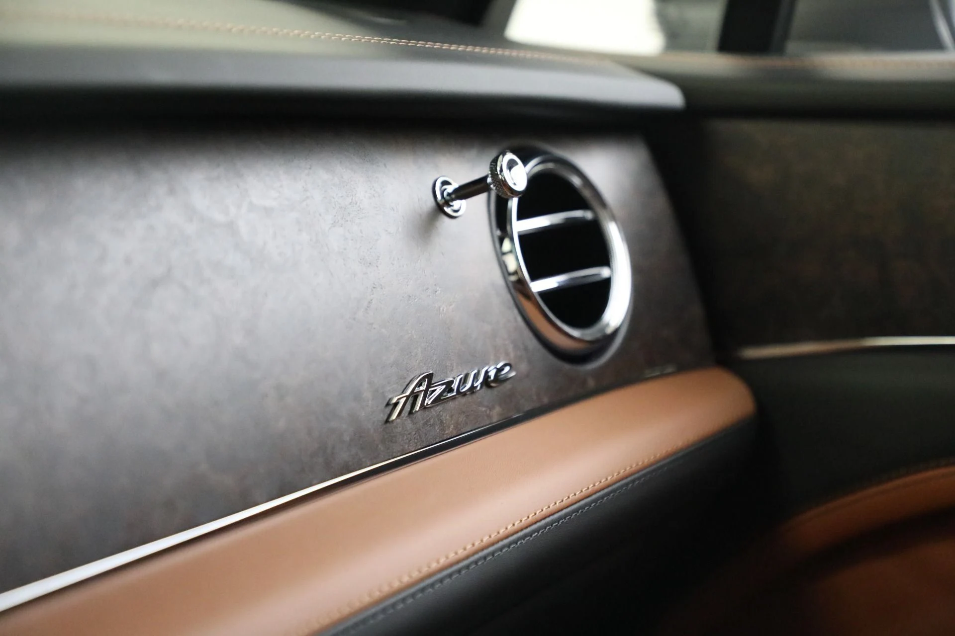 mph032_2860169619_Used_2023_Bentley_Bentayga_EWB_Azure_V8_0409b23d50