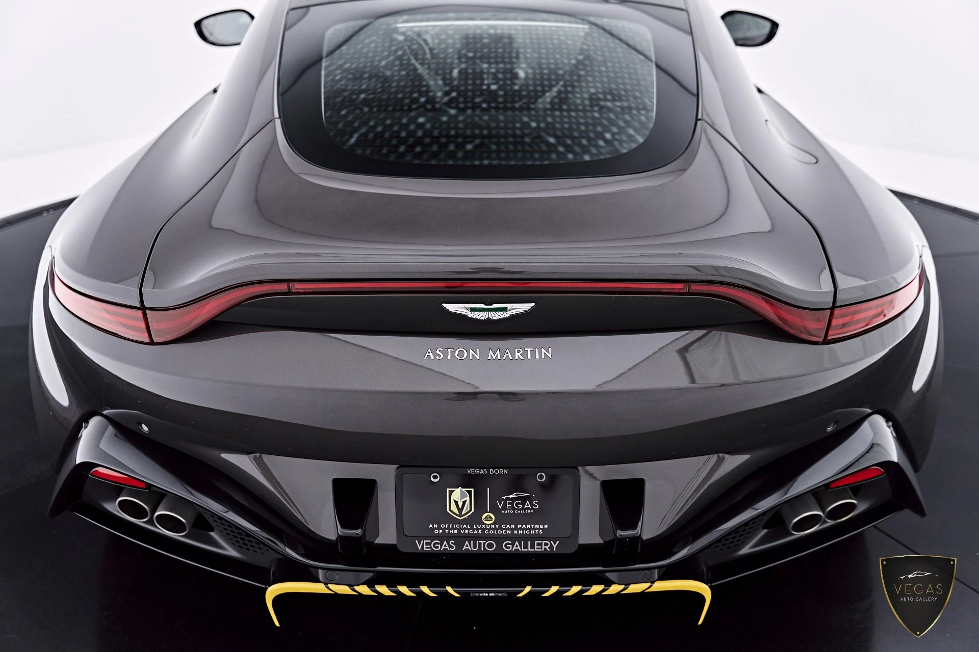 mph032_2860345972_Used_2021_Aston_Martin_Vantage_Base_1785210169_bb891ea7f0