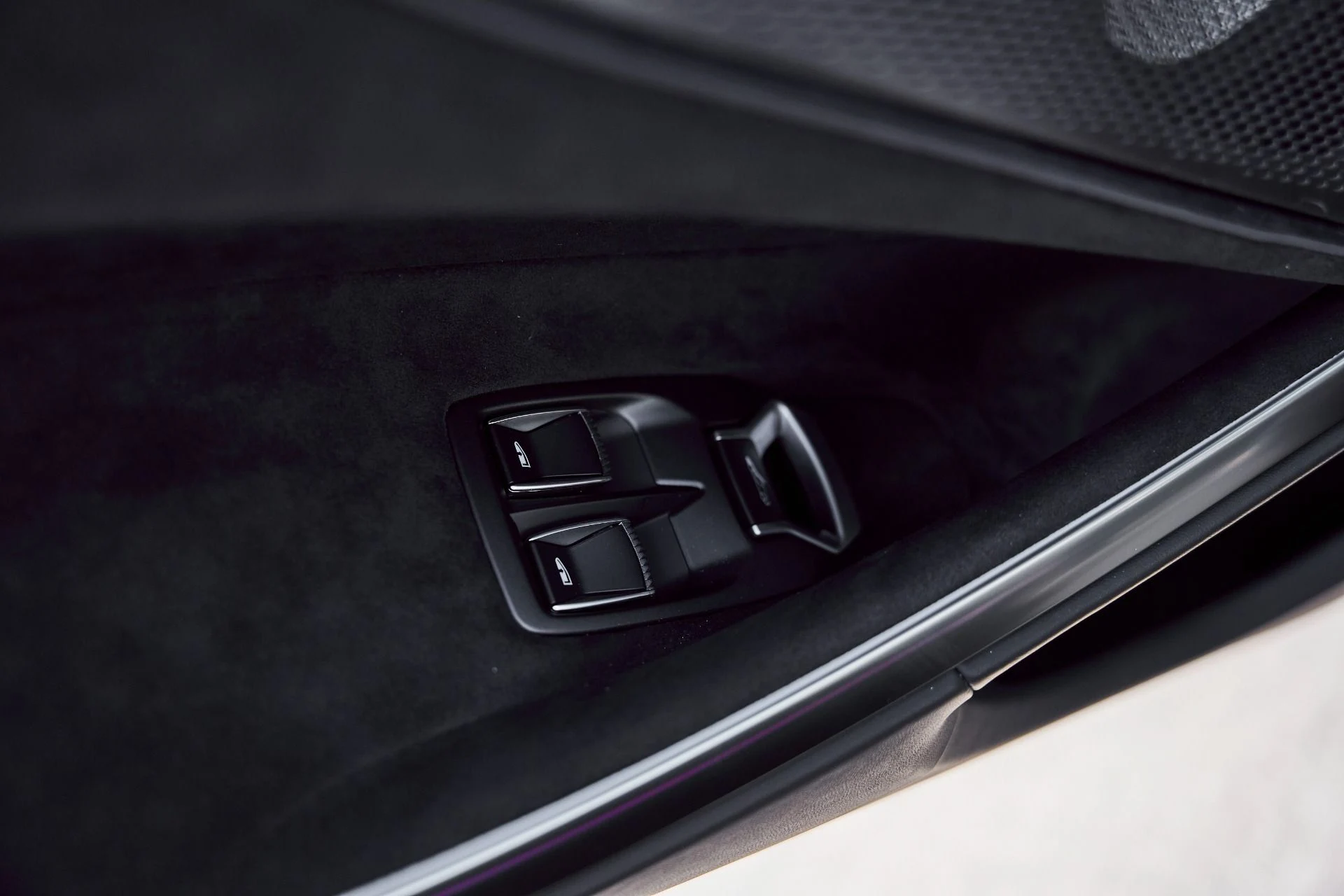 mph032_2863861503_Used_2025_Mc_Laren_Artura_Performance_1772246904_5ec0934d9a