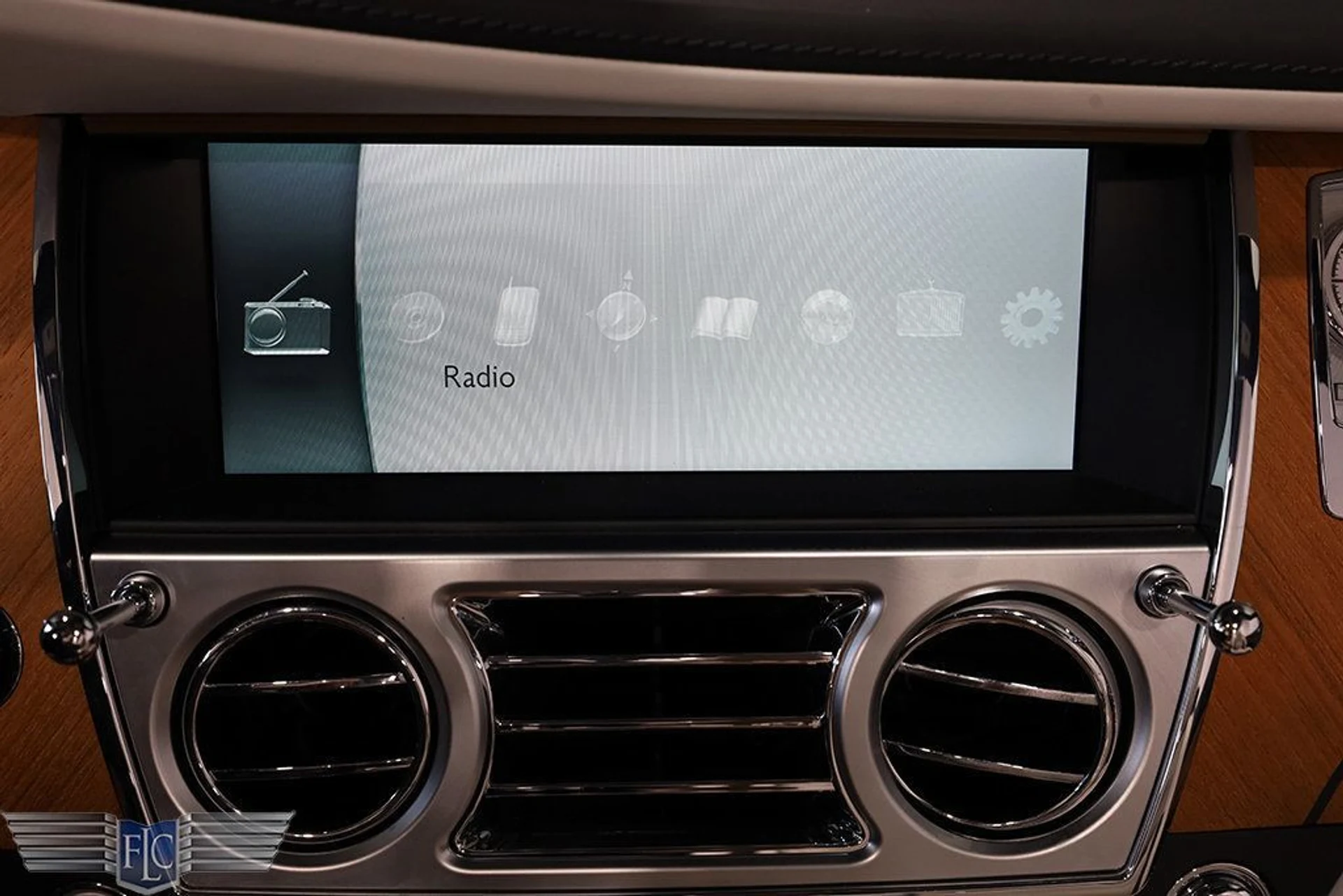 mph032_2864947959_used_2017_rolls_royce_dawn_convertible_9689_23039198_33_1024_5200e7574a