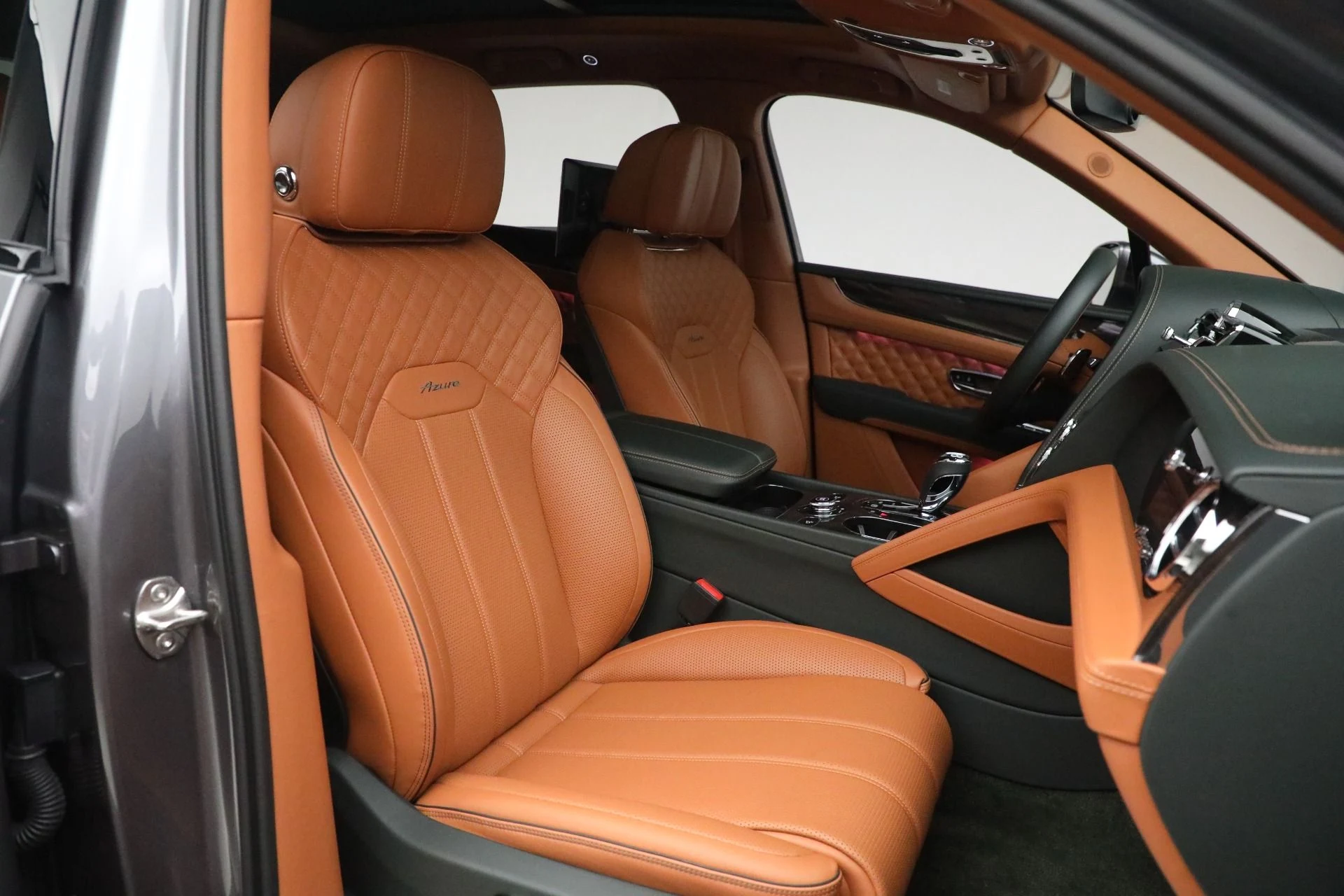 mph032_2869774556_Used_2023_Bentley_Bentayga_Azure_Hybrid_1721850994_a421d282ff