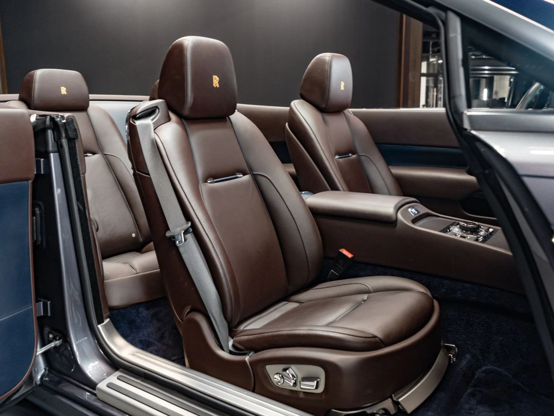 mph032_2871417730_rolls_royce_dawn_2016_21e17a8e99