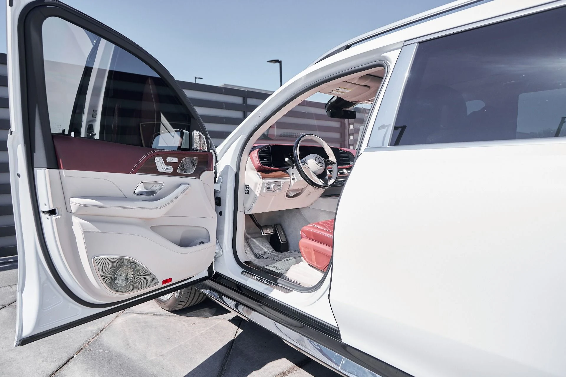 mph032_2875013337_Used_2025_Mercedes_Benz_GLS_Maybach_GLS_600_1759509905_b06ee10d9b