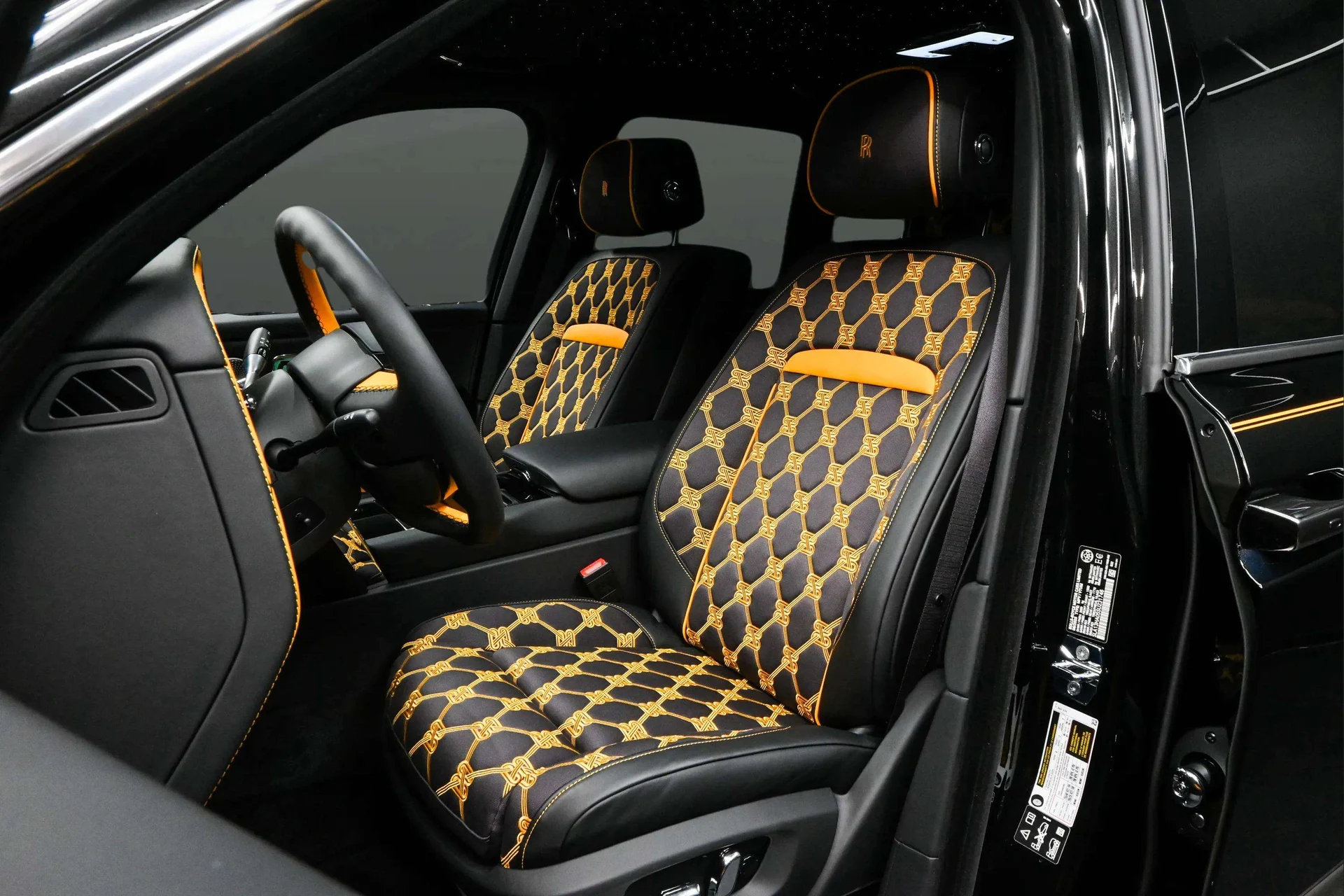 mph032_2877419369_4d922fea_e8e3_41a1_9d58_3a0224ebed9c_202520_Rolls_Royce20_Cullinan20282502729_33_3e23a97307