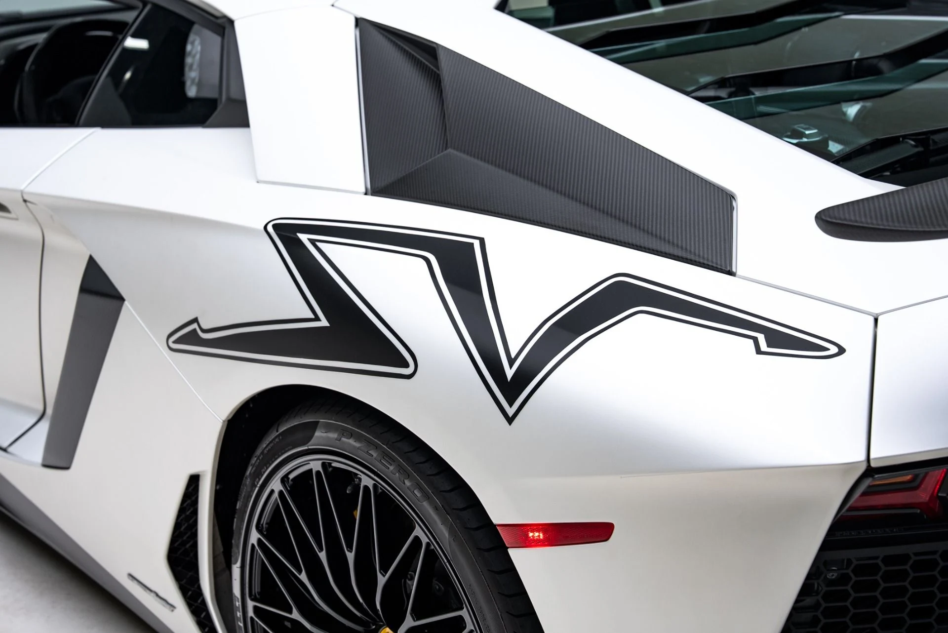 mph032_2882756553_Used_2016_Lamborghini_Aventador_SV_1775078140_1e2e41ead8