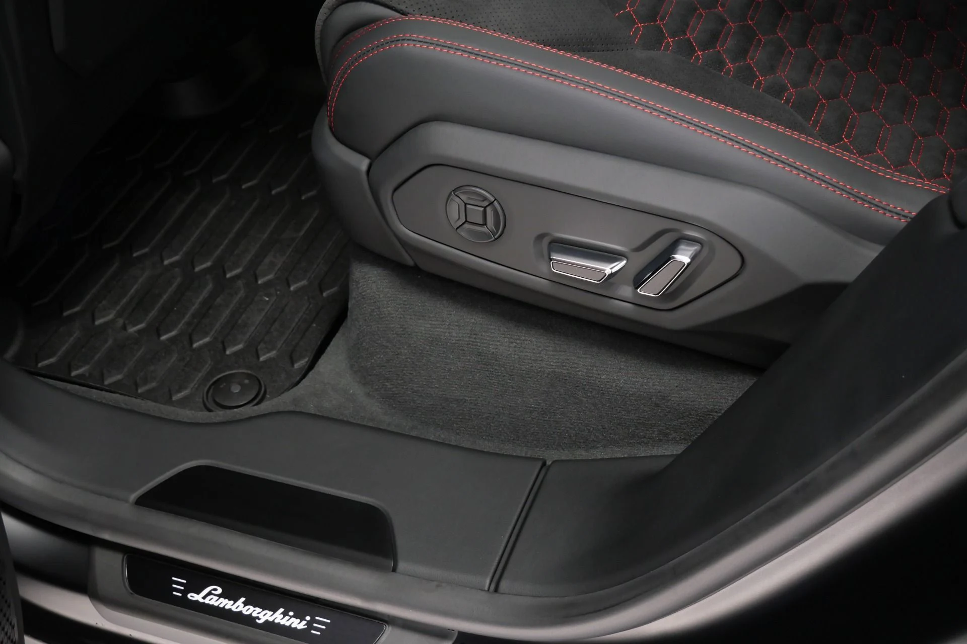 mph032_2886771124_Used_2024_Lamborghini_Urus_S_318_K_MSRP_Very_Low_Miles_Loaded_1776956814_7461519d33