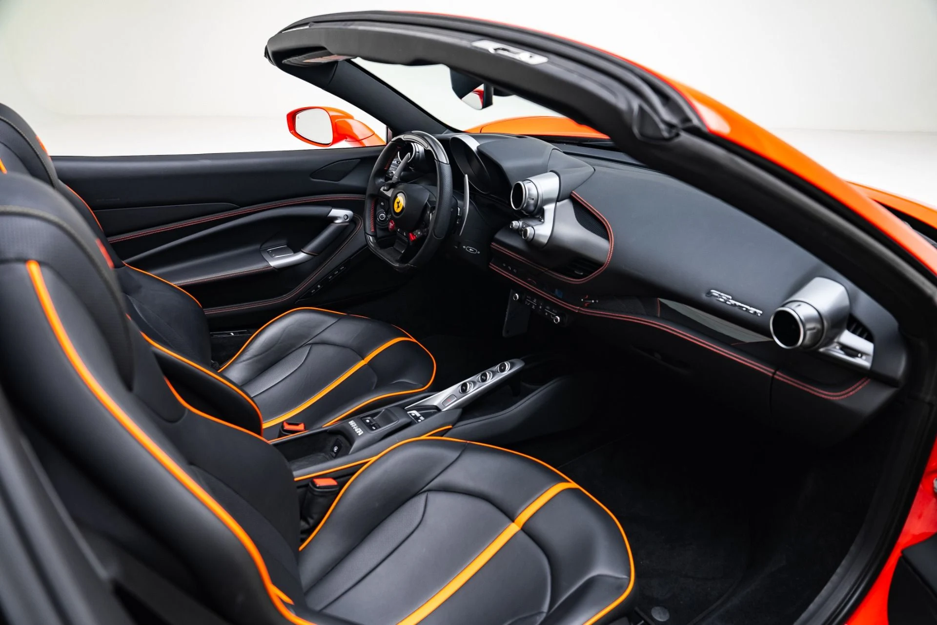 mph032_2901235056_Used_2022_Ferrari_F8_Spider_1766089321_6b9b981b11