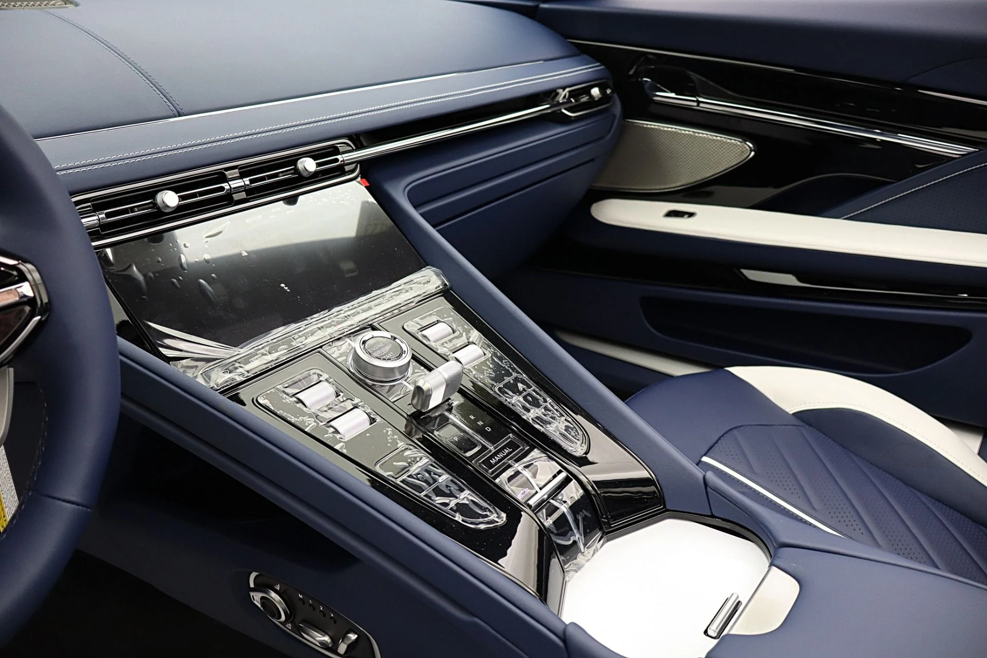 mph032_2901884545_New_2026_Aston_Martin_DB_12_S_Volante_26799df3dd