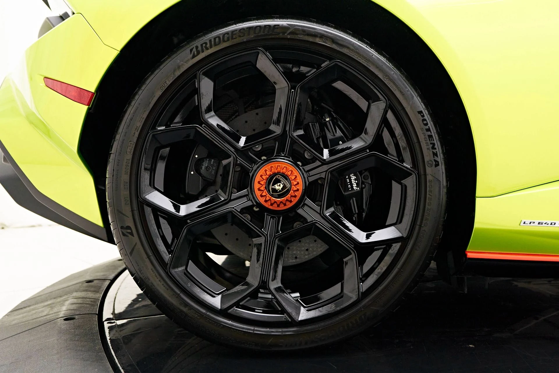 mph032_2905638177_Used_2023_Lamborghini_Huracan_Tecnica_Base_1715640571_0938ec0c32