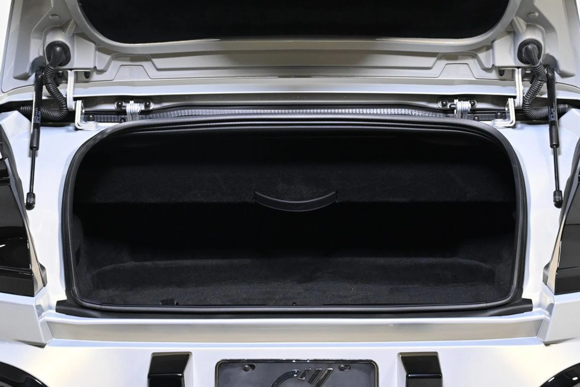 mph032_290743523_new_2026_aston_martin_vanquish_volante_11350_22943643_32_1024_ffccb603c0