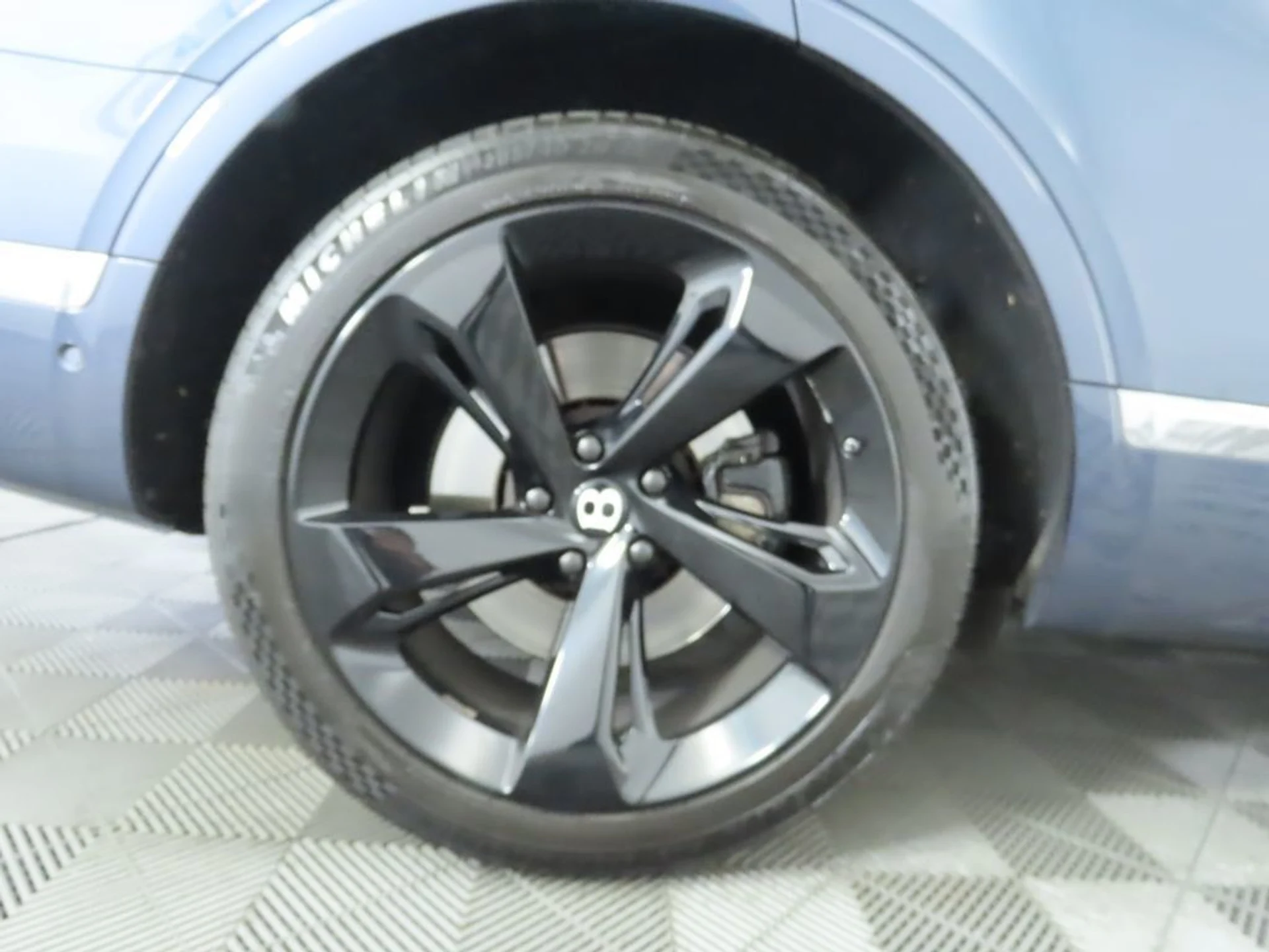 mph032_2912545113_used_2019_bentley_bentayga_v8awd_8119_22979397_33_1024_d9982f3975