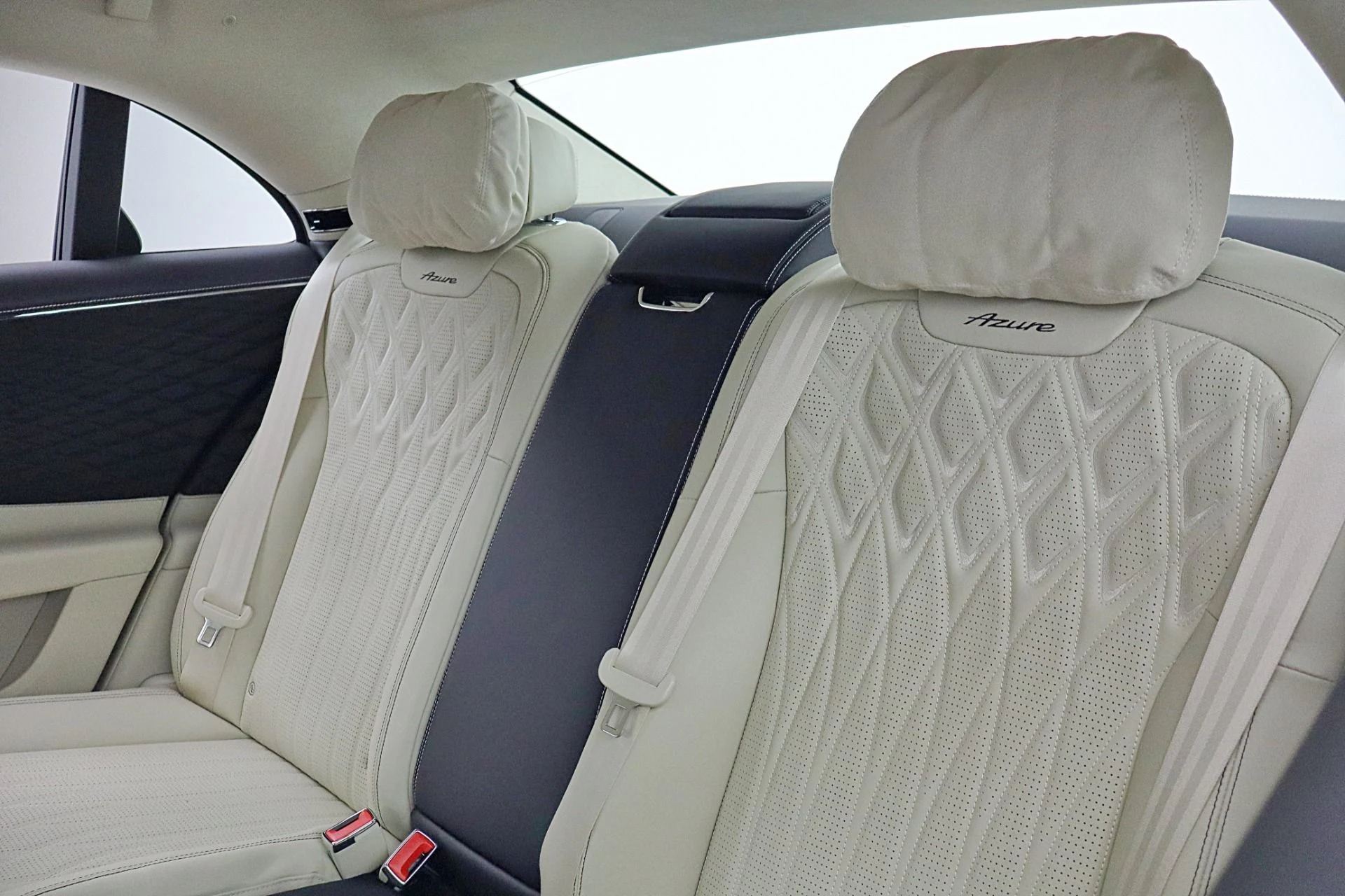 mph032_2912840579_New_2026_BENTLEY_Flying_Spur_Azure_V8_e772e0db39
