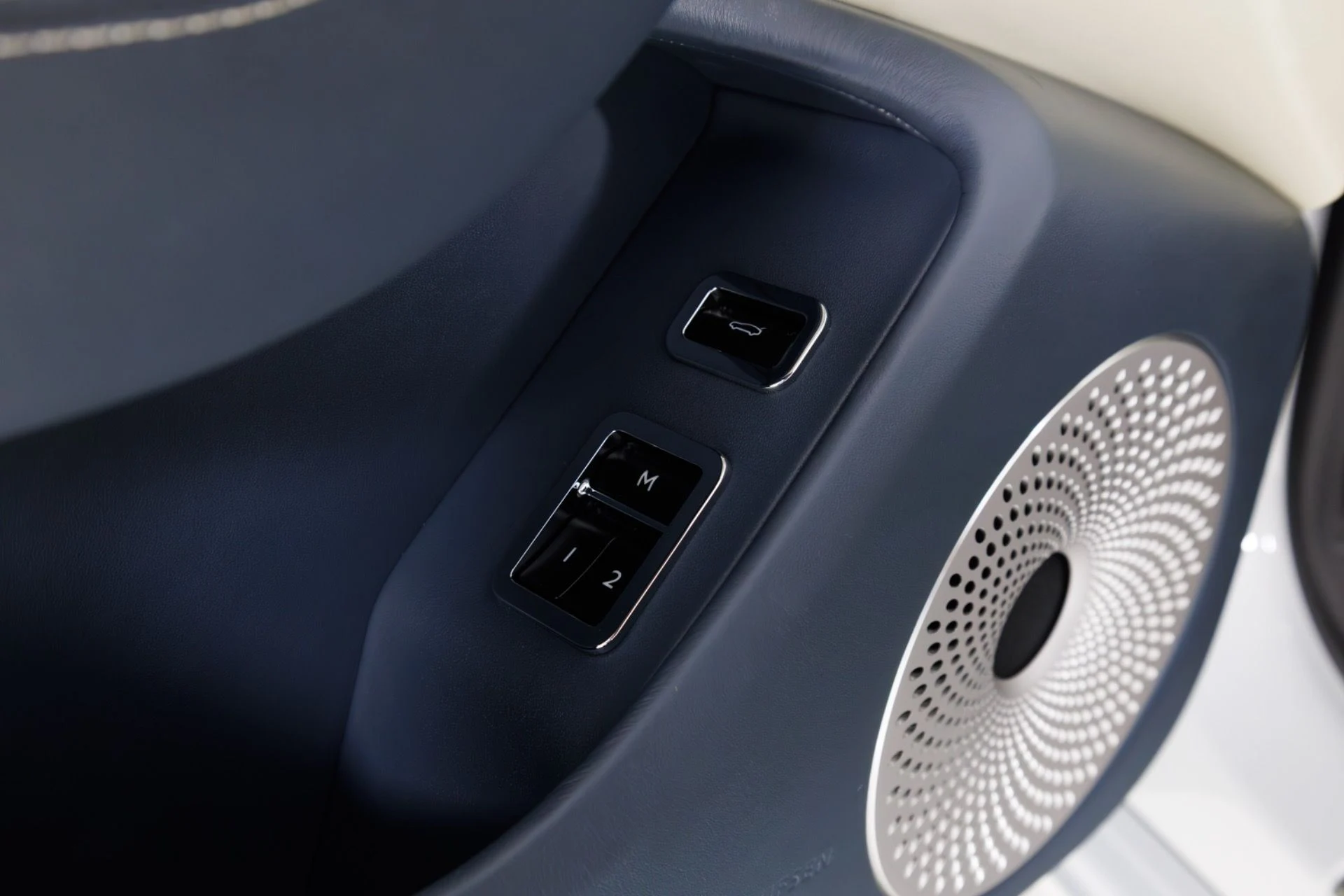 mph032_2914400385_Used_2020_Bentley_Flying_Spur_W12_1776899554_8e0420aea2