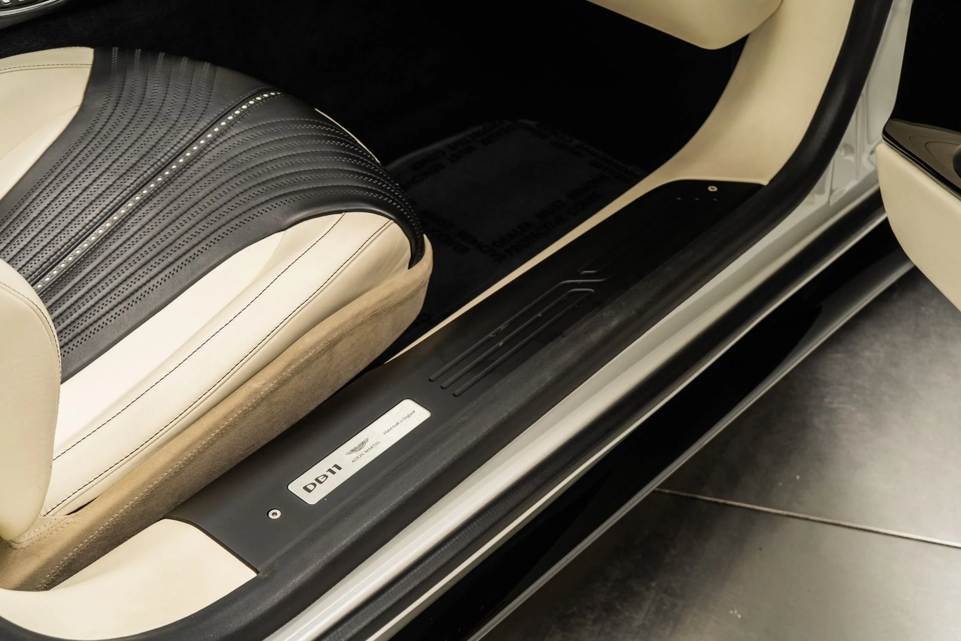 mph032_2917157425_Used_2019_Aston_Martin_DB_11_Volante_1760477407_0b289a238c