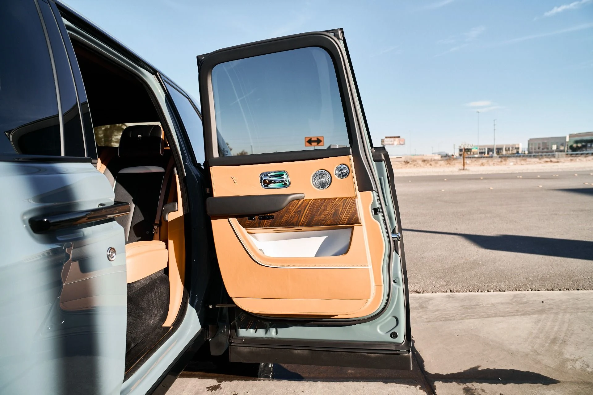 mph032_2919797283_Used_2025_Rolls_Royce_Cullinan_Base_1766020381_b3eeb70136