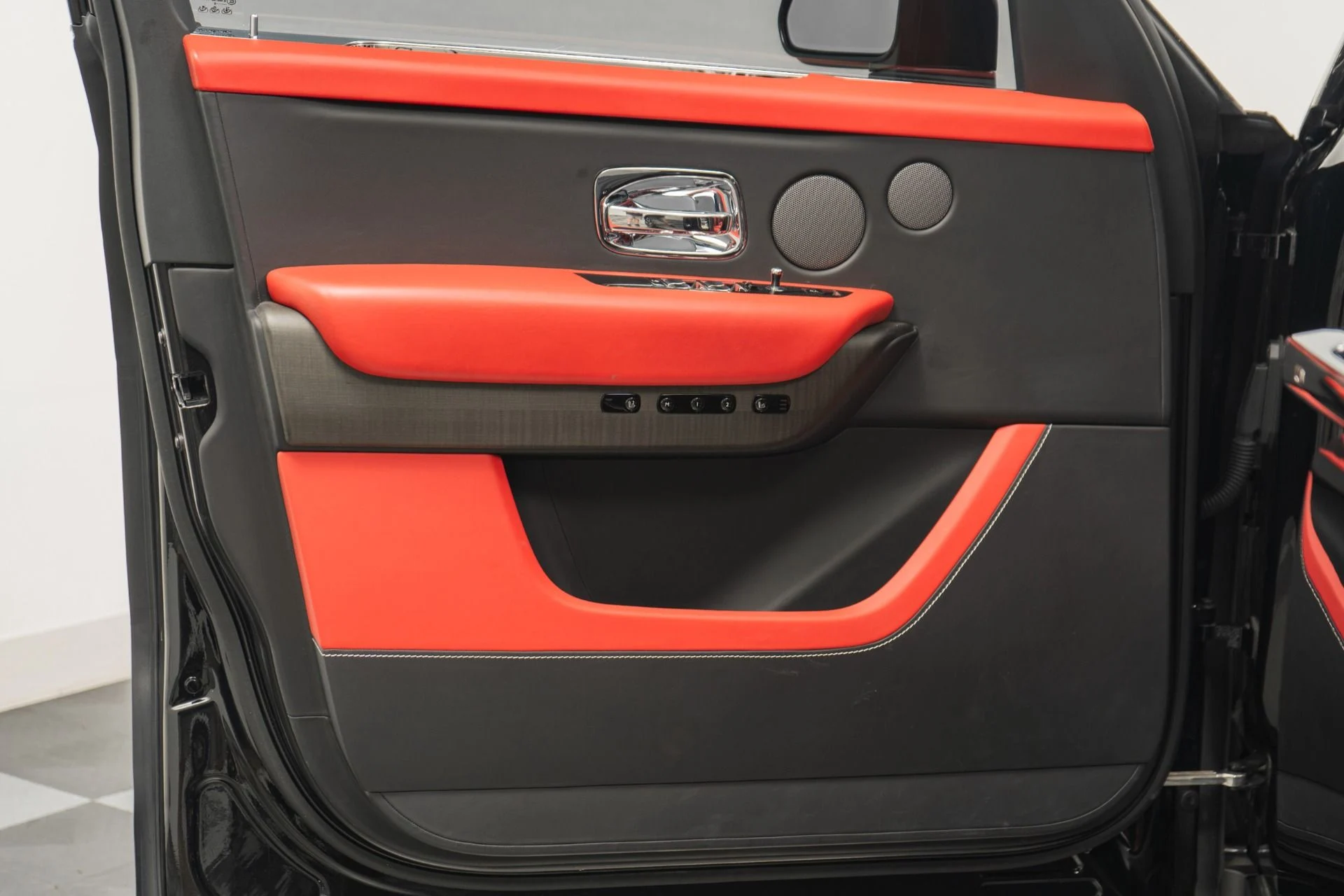 mph032_2922833756_Used_2020_Rolls_Royce_Cullinan_Two_Tone_Interior_Driver_Assistance_Systems_1780337352_c2ec318ef1