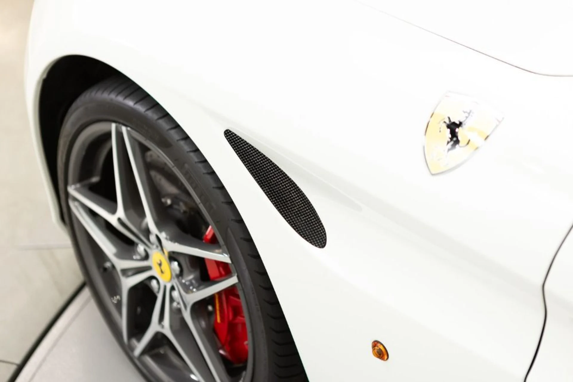 mph032_2930388455_Used_2016_Ferrari_California_T_cd39223071