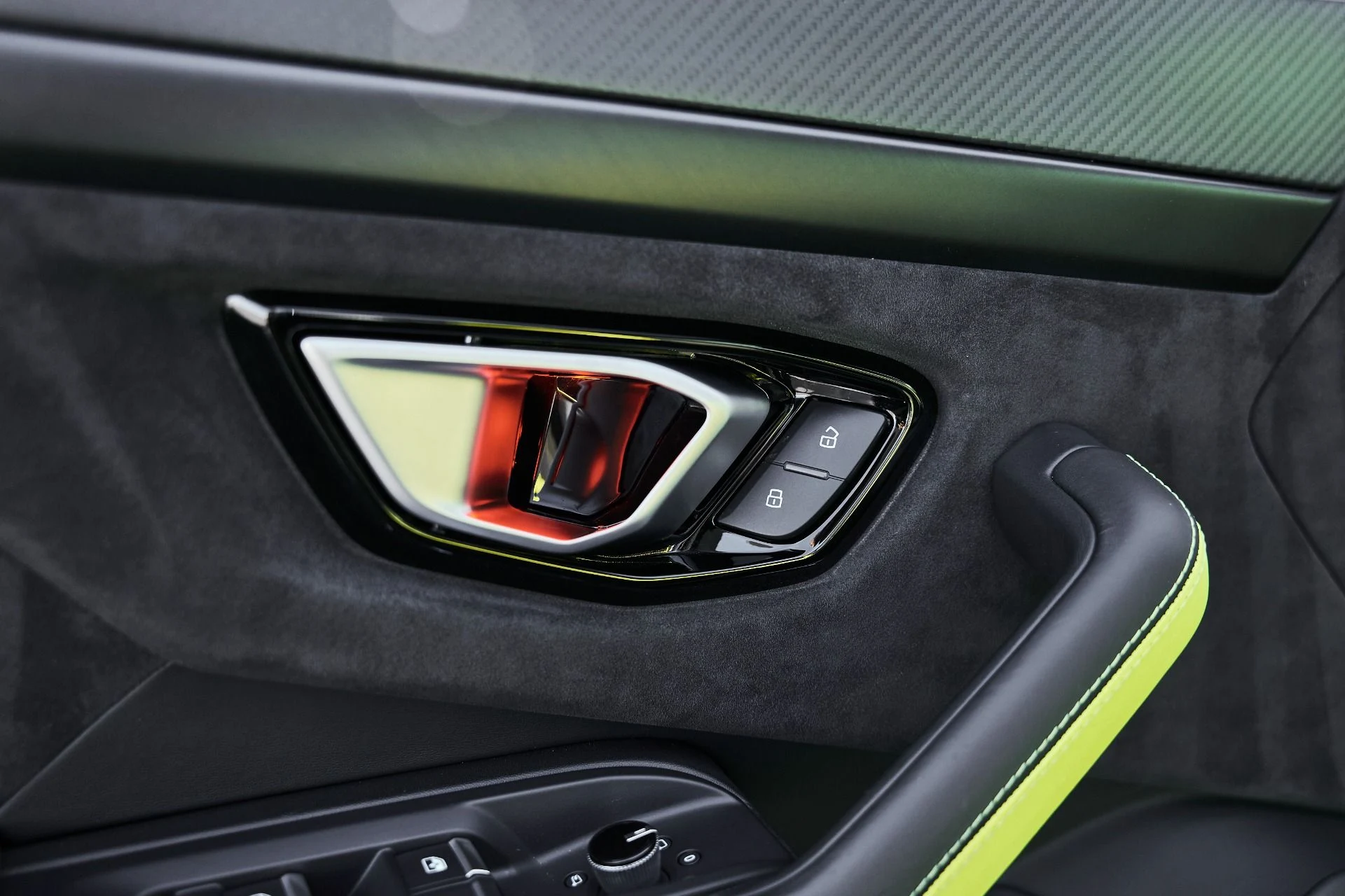 mph032_2930568498_Used_2022_Lamborghini_Urus_1774548599_a79fe27d5e