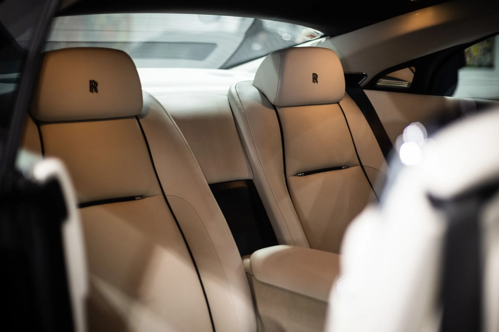 mph032_2946178118_Used_2014_Rolls_Royce_Wraith_Starlight_Headliner_1771282245_119d162ee5