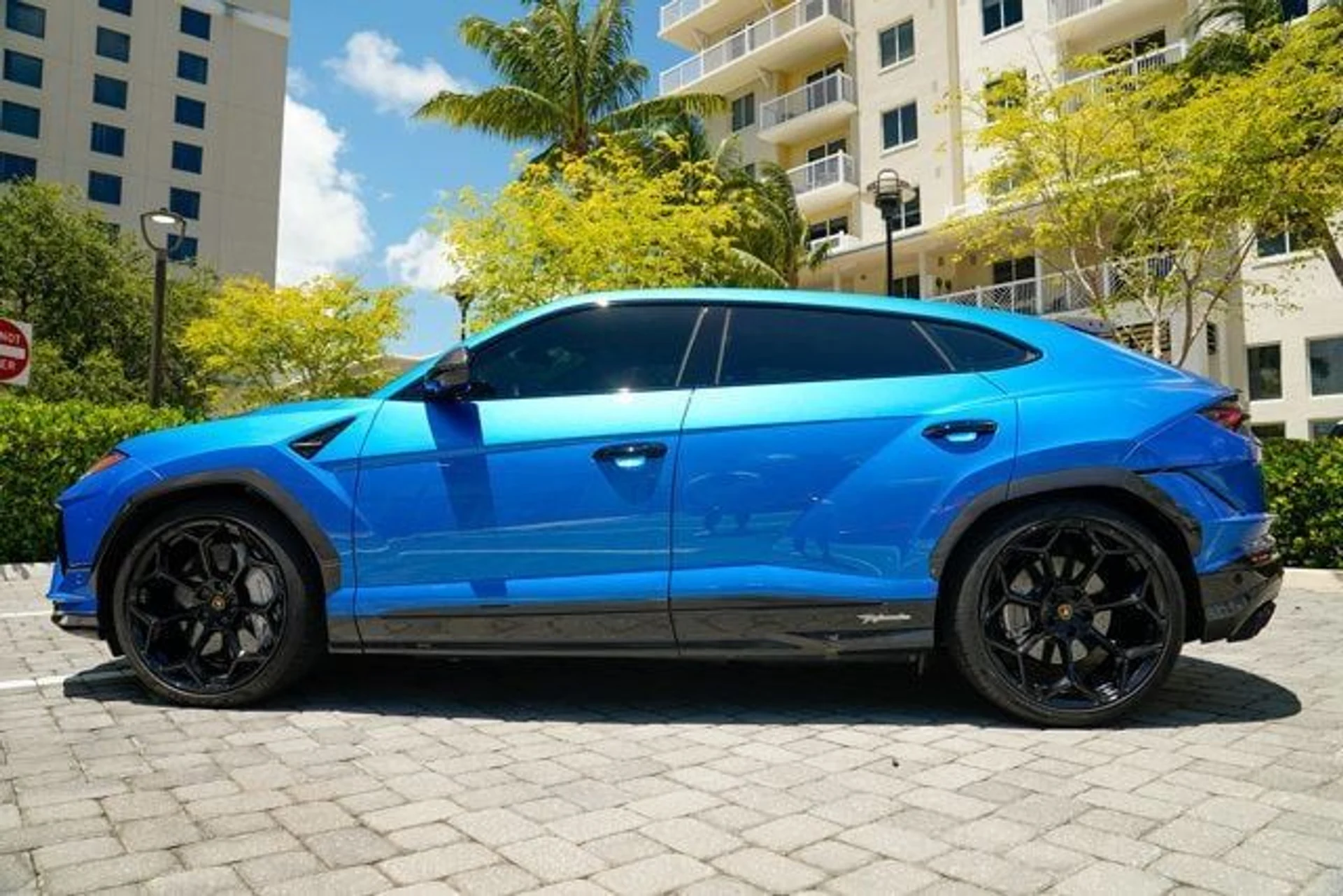 mph032_2948978788_used_2024_lamborghini_urus_performanteawd_14354_22887761_33_640_ab02503280