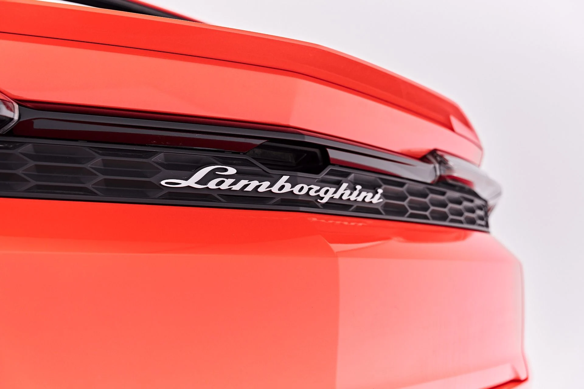 mph032_2955788097_Used_2025_Lamborghini_Urus_SE_1785258937_ab9bef5b16