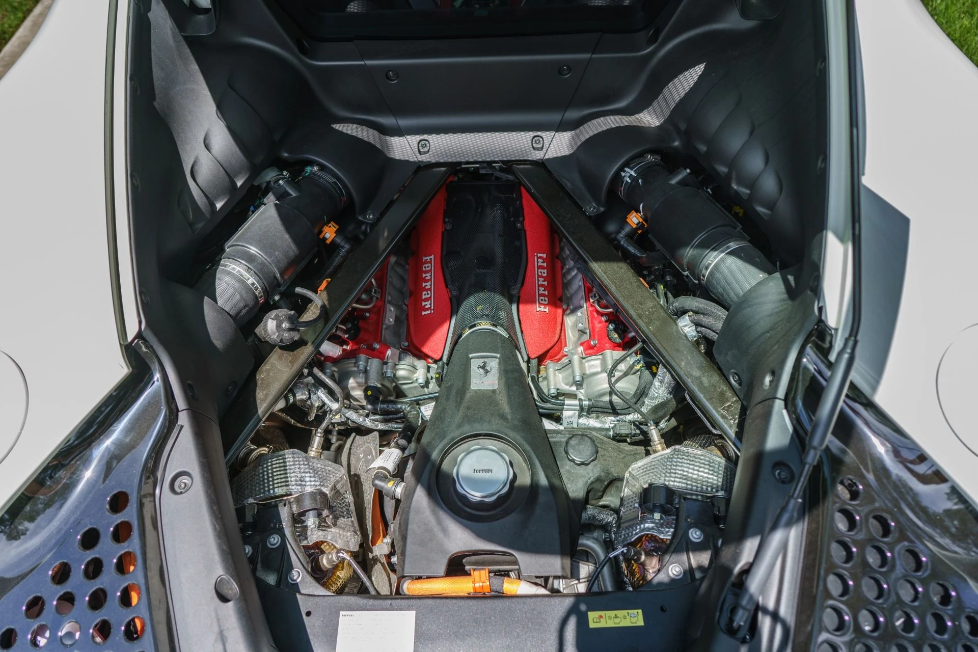 mph032_295788516_Used_2023_Ferrari_SF_90_Stradale_1778270898_0aae08208b