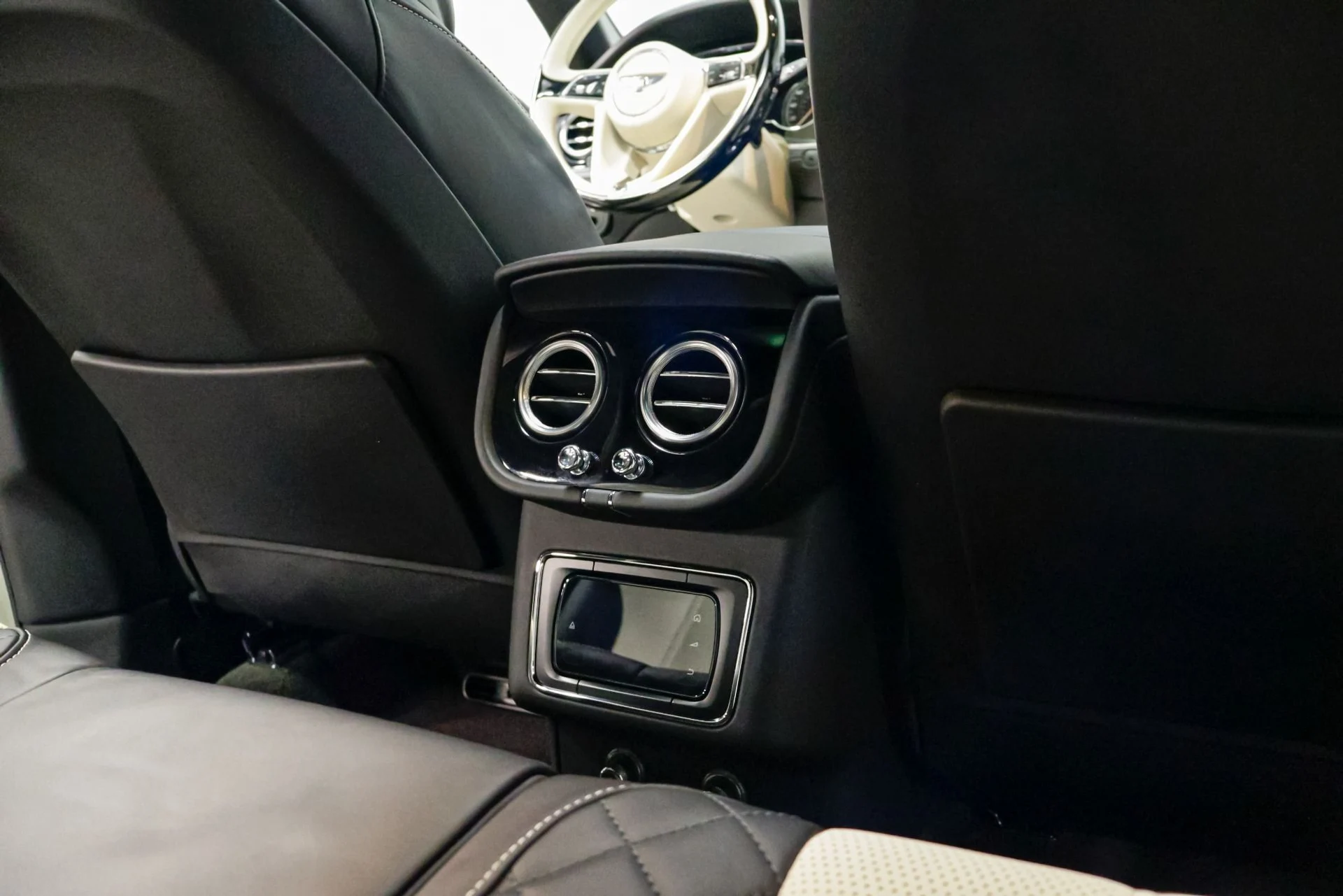 mph032_2962645820_Used_2020_Bentley_Bentayga_V8_1760480773_0296cb46e3