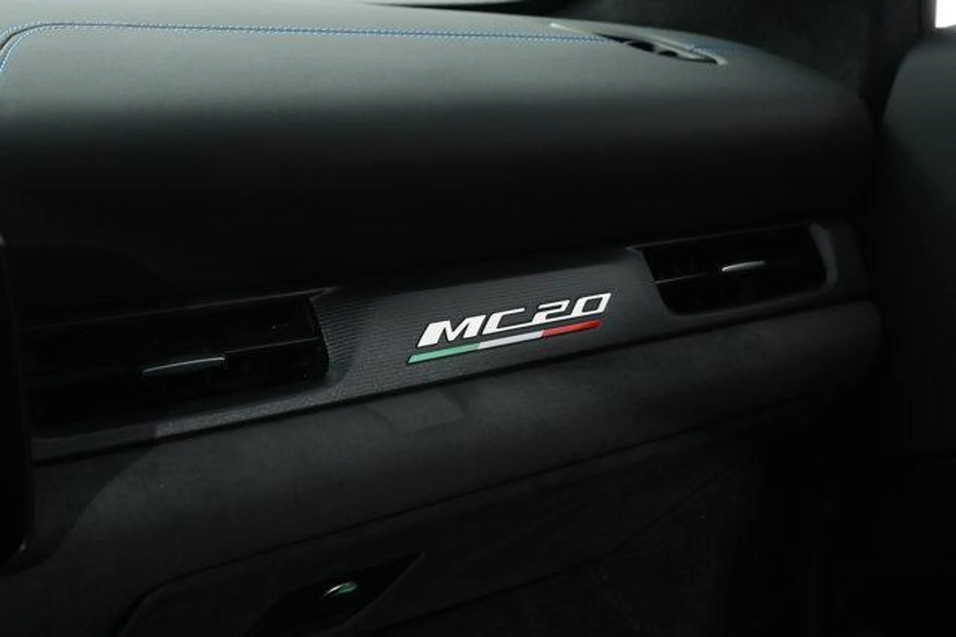 mph032_296410628_Dj_Li_Husm45x_J68_G3_I_As_T_Wi52_Ws_1214ecfbbc