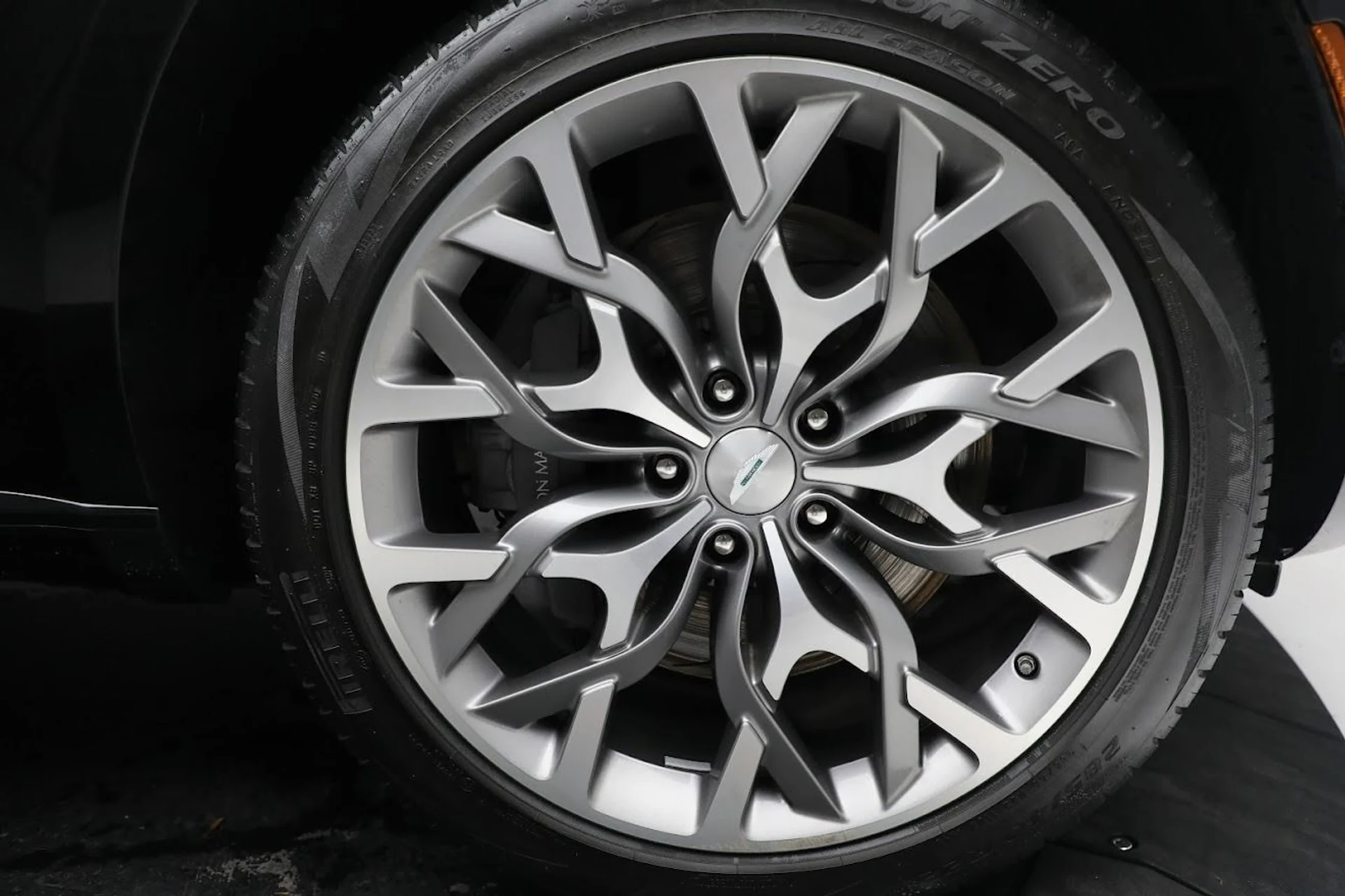 mph032_2971429058_Used_2021_Aston_Martin_DBX_1784989752_6911e6a66c