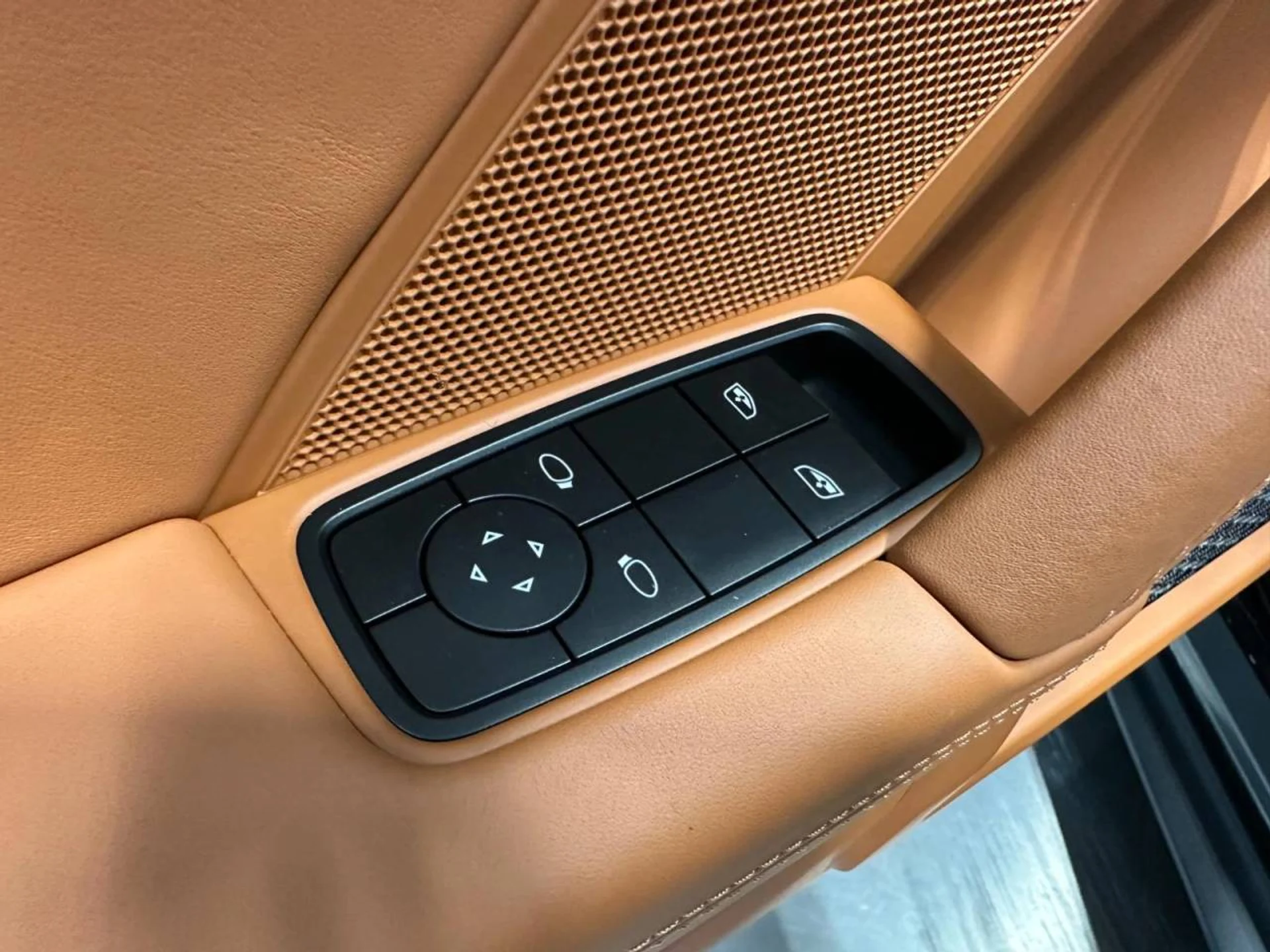 mph032_2978307233_1280_018028a806