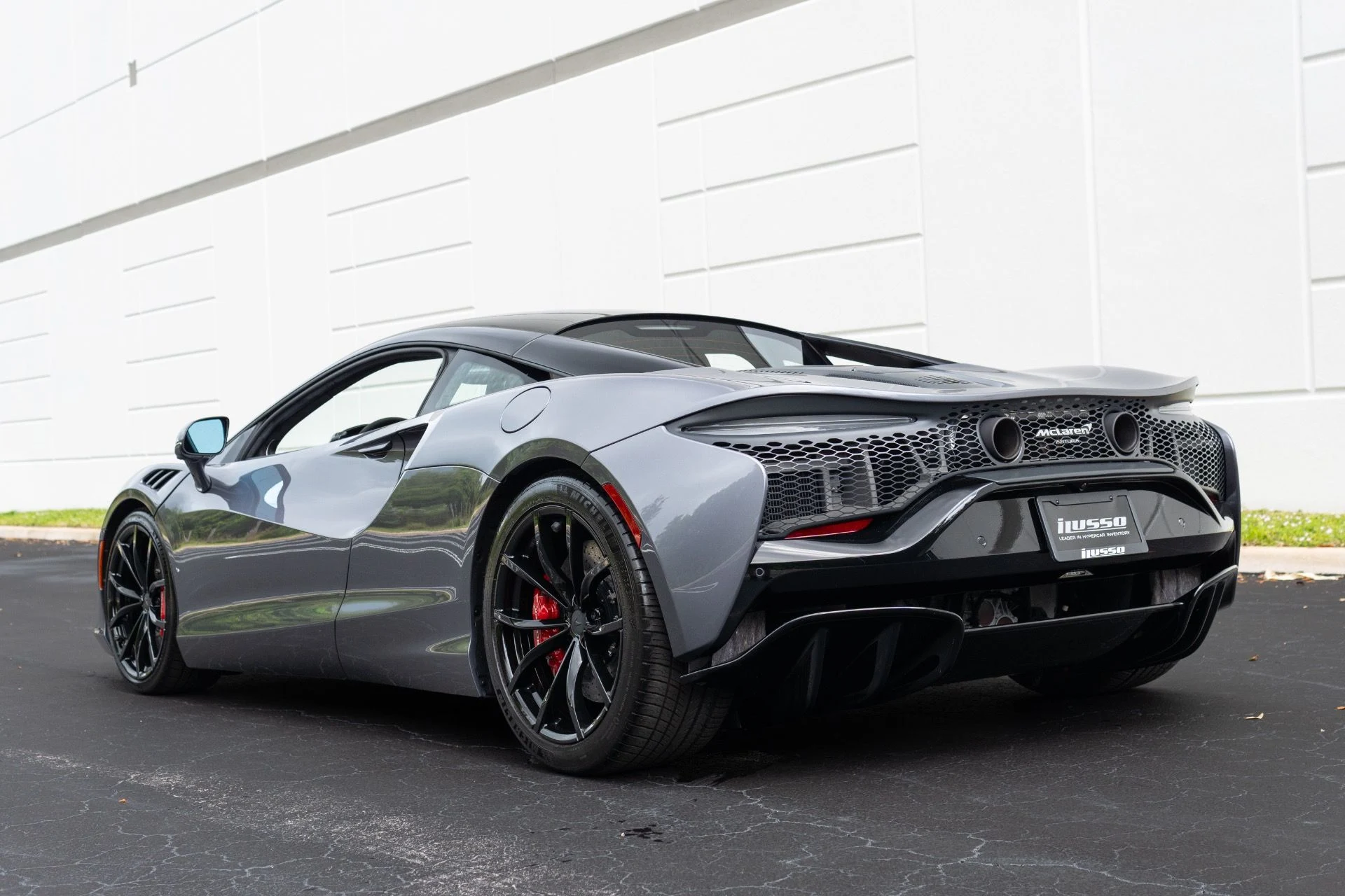 mph032_2990063322_Used_2023_Mc_Laren_Artura_1776712926_b969020e07