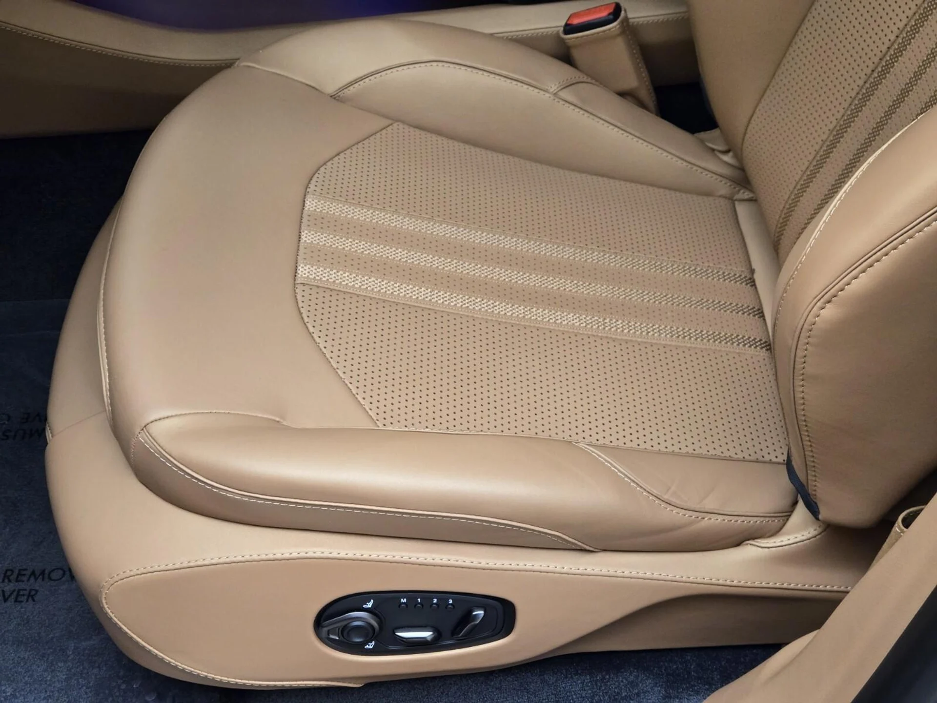 mph032_2998807336_New_2025_Aston_Martin_DBX_707_1753162741_9f39df107e