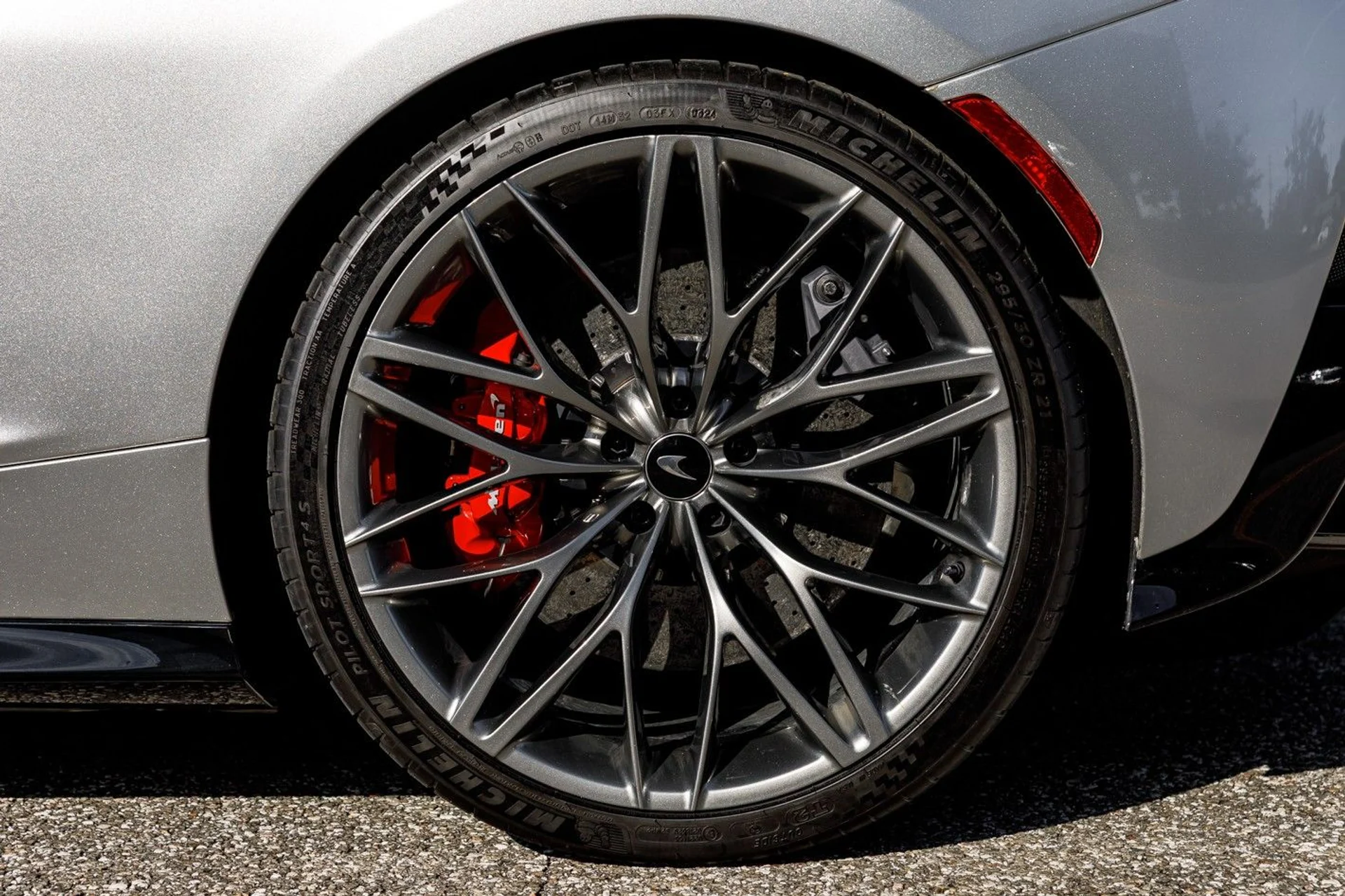 mph032_3000581623_632_p33_l_208b00d4be