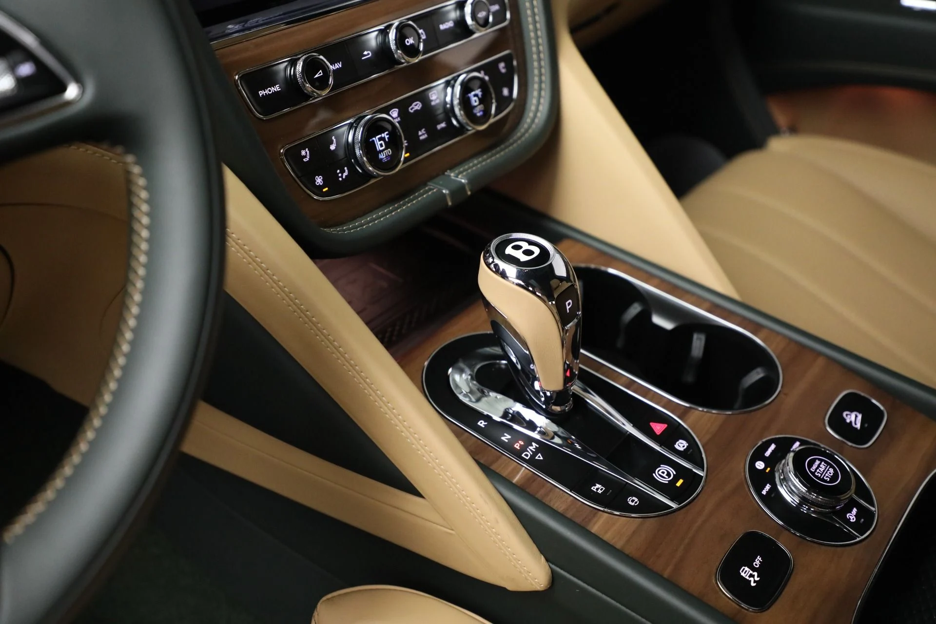 mph032_3015428181_New_2025_Bentley_Bentayga_V8_5bfe073bdf