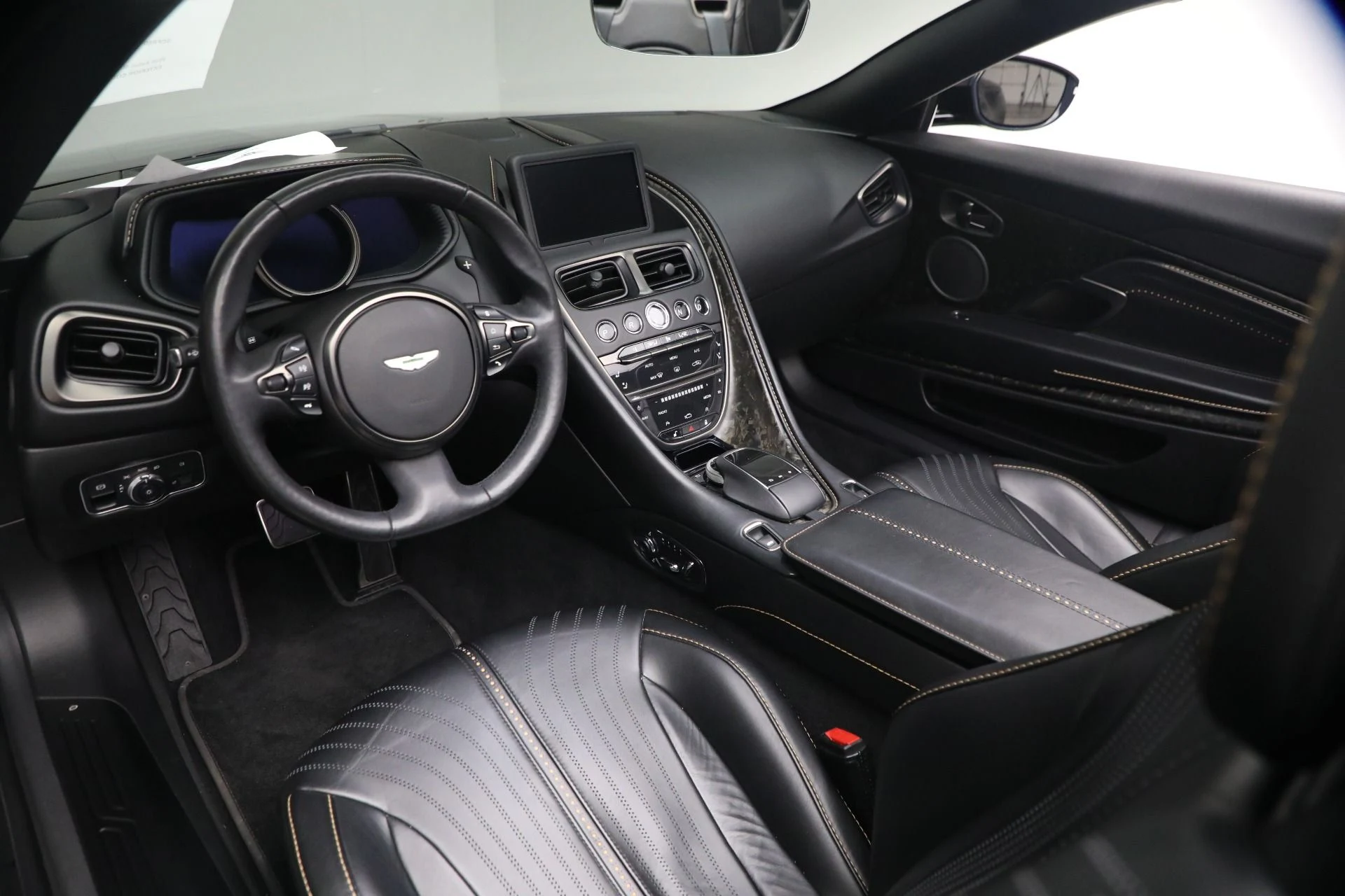 mph032_3065572385_Used_2020_Aston_Martin_DB_11_Volante_1780502553_66a5a95efe