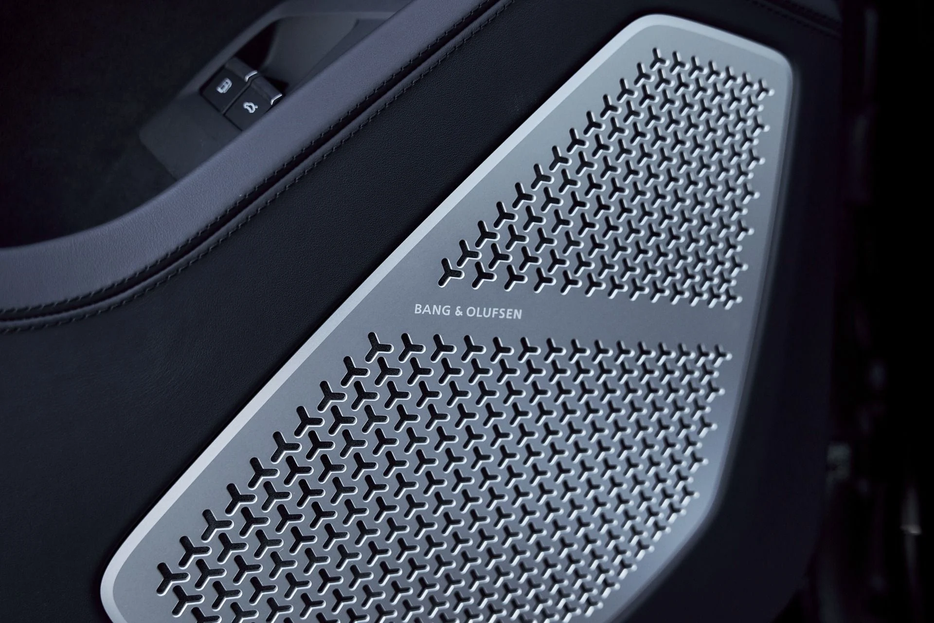 mph032_3073374695_Used_2025_Lamborghini_Urus_SE_1767720870_1c5d846781