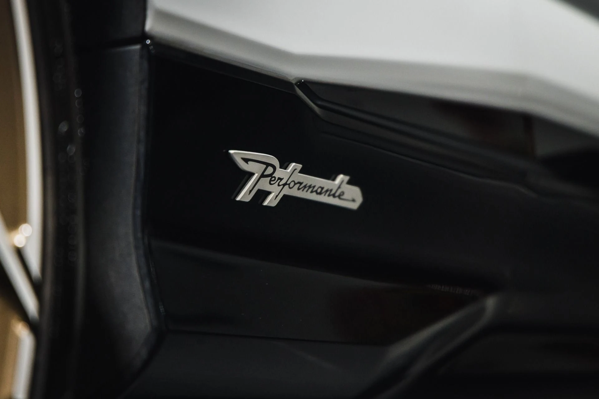 mph032_3081501483_Used_2023_Lamborghini_Urus_Performante_1775866485_e7ab91d174