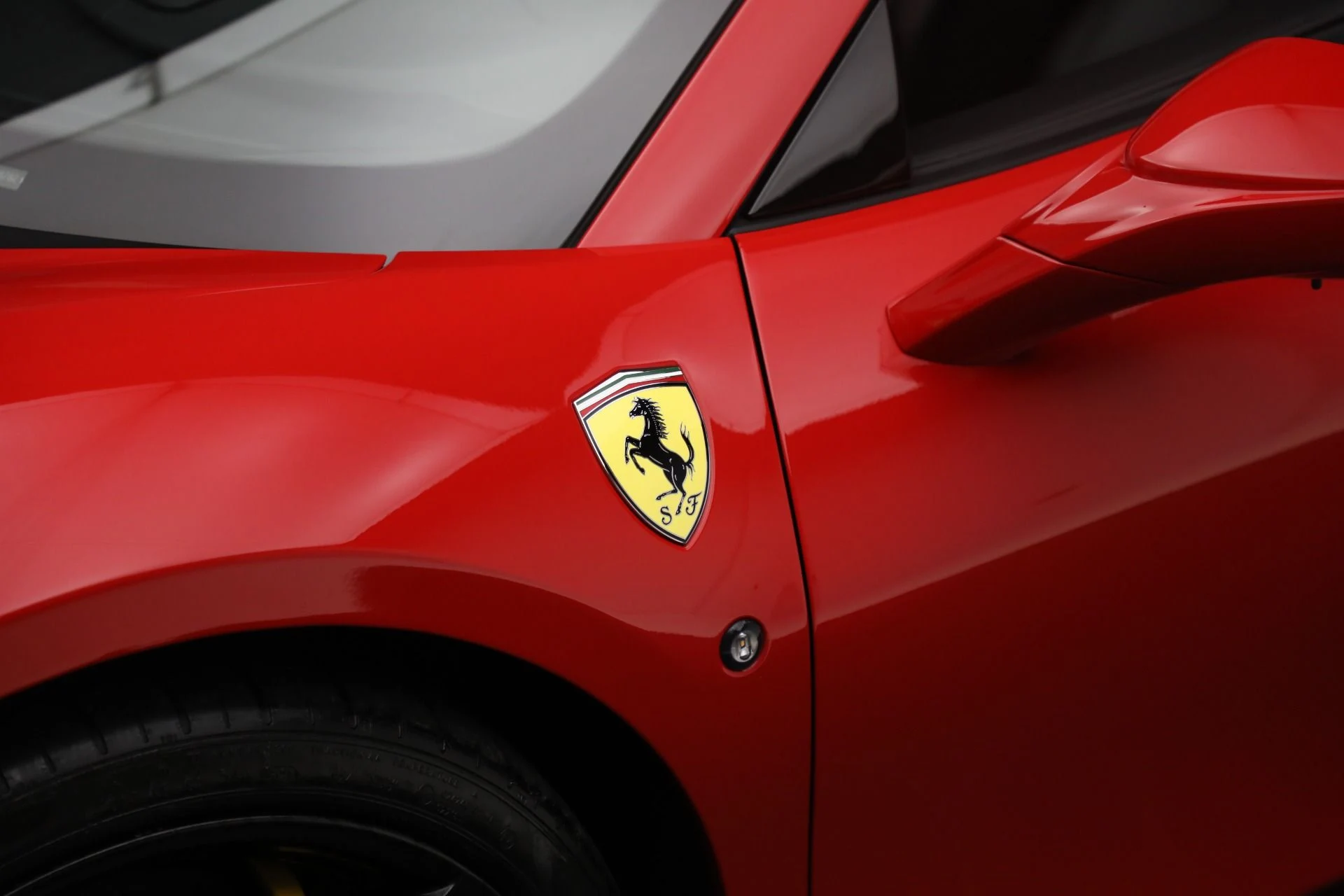 mph032_3083429965_Used_2022_Ferrari_F8_Spider_1762208749_f63425bf06