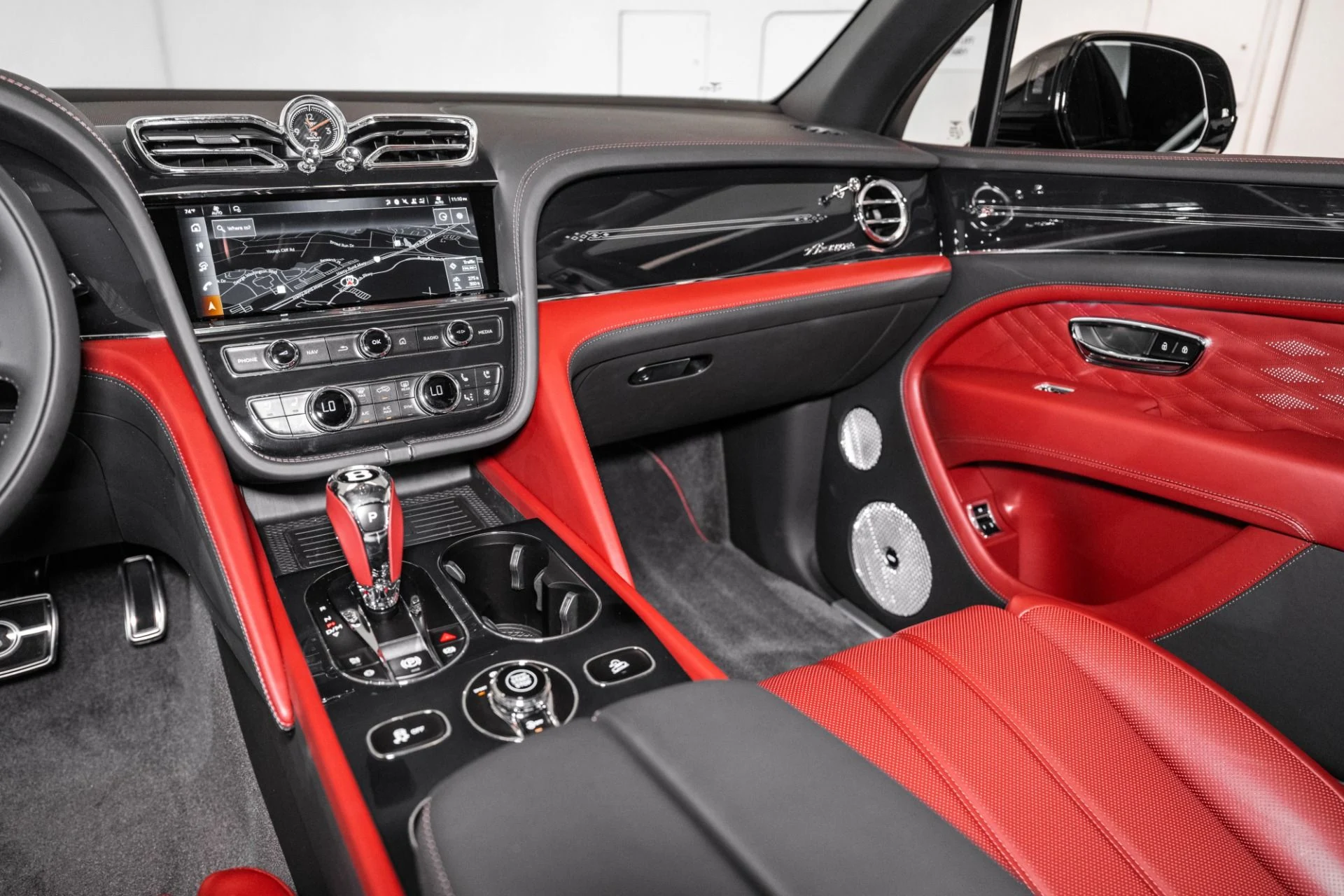 mph032_3085191740_New_2025_Bentley_BENTAYGA_EWB_AZURE_V8_Azure_V8_1749659689_b10c9f8f39