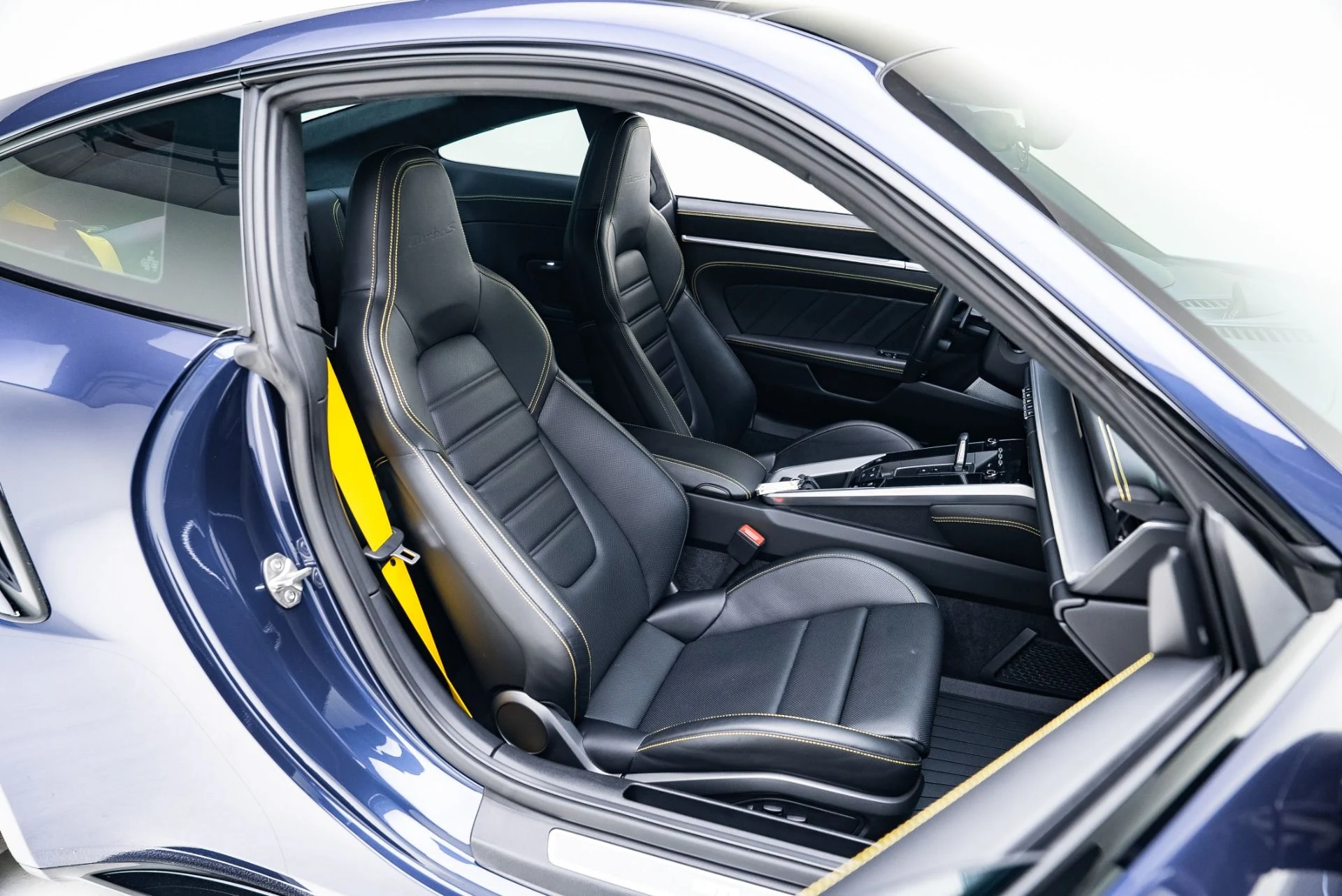 mph032_3089030361_Used_2022_Porsche_911_Turbo_S_1766184760_a0c7ab97c9