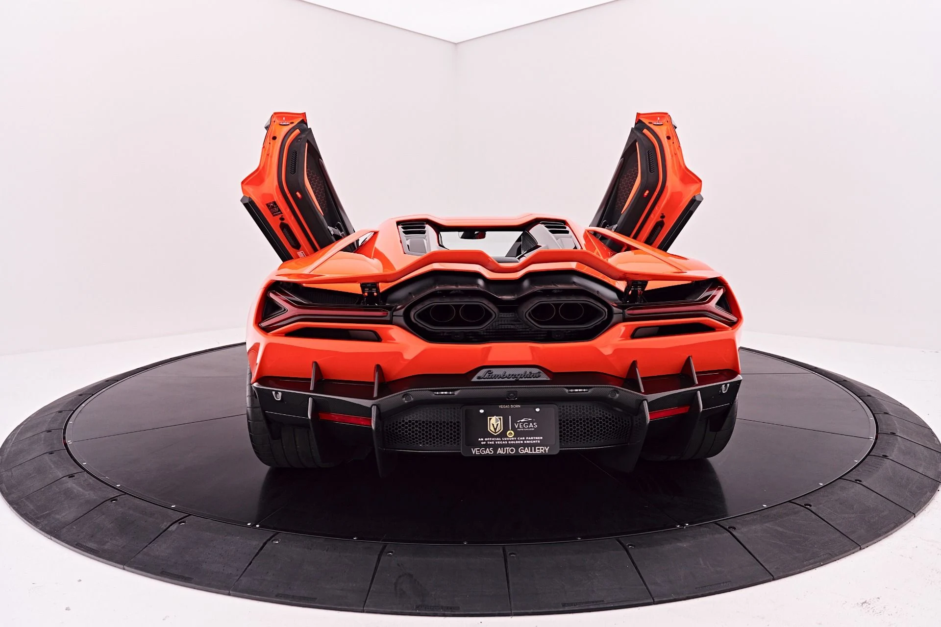 mph032_3092588141_Used_2024_Lamborghini_Revuelto_Base_1786150921_cad8b7e368