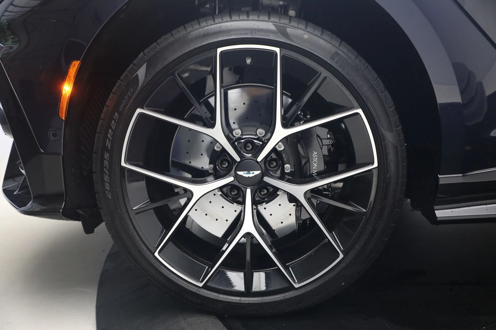 mph032_3101570616_New_2026_Aston_Martin_DBX_S_1787860964_97bc94a469