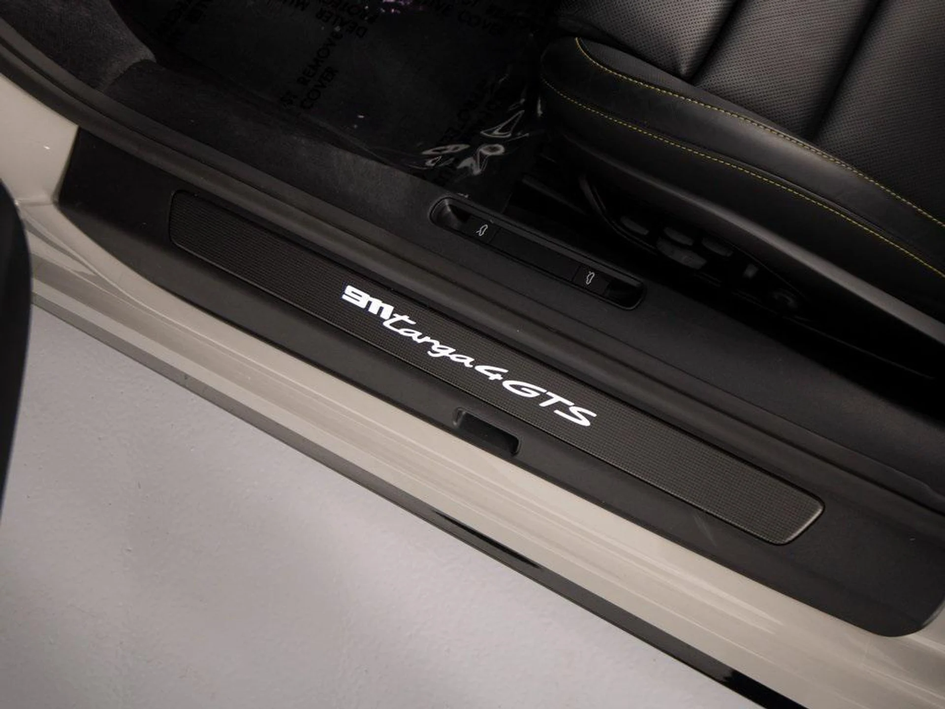 mph032_310629324_UQ_Csr_P1_R3q_Zg_H_Lz_NBM_1_Sm8oz_Pfk_9084fe587f