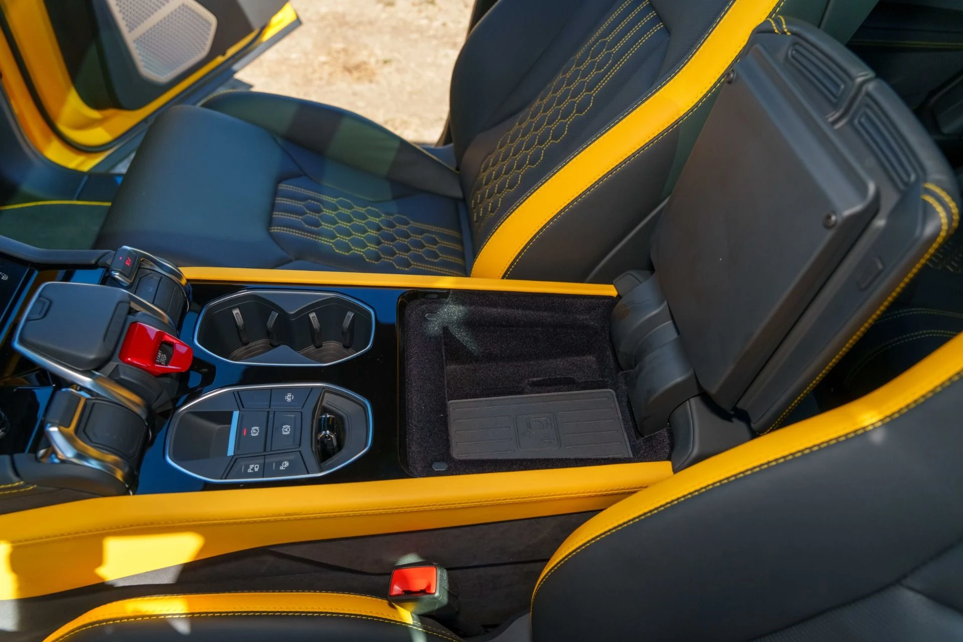 mph032_3114014063_Used_2025_Lamborghini_Urus_SE_1759793241_b2aa522954