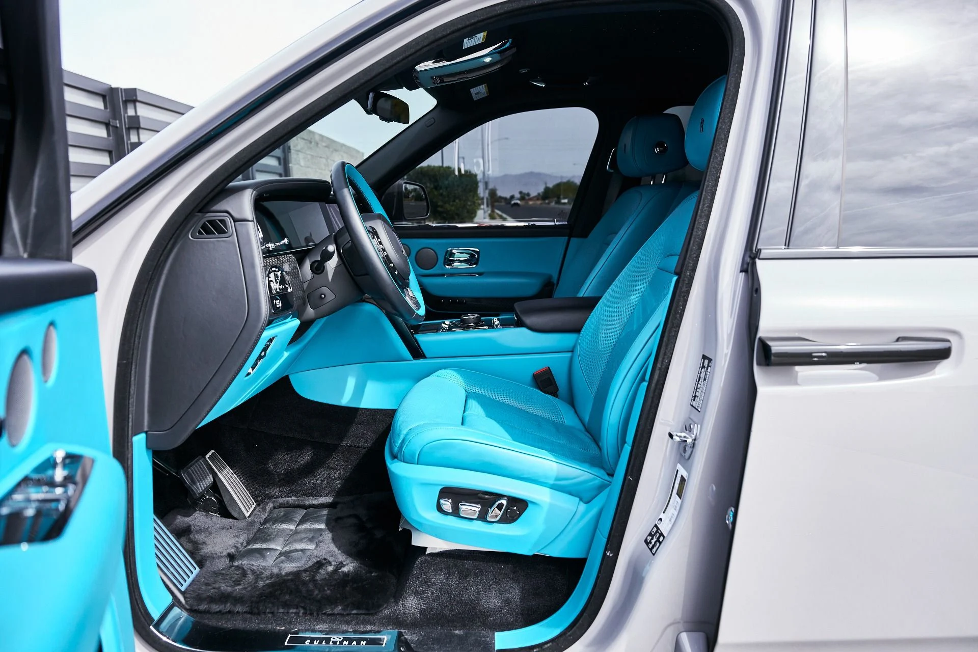 mph032_3120779655_Used_2025_Rolls_Royce_Cullinan_Black_Badge_1774912487_f4d88a334b