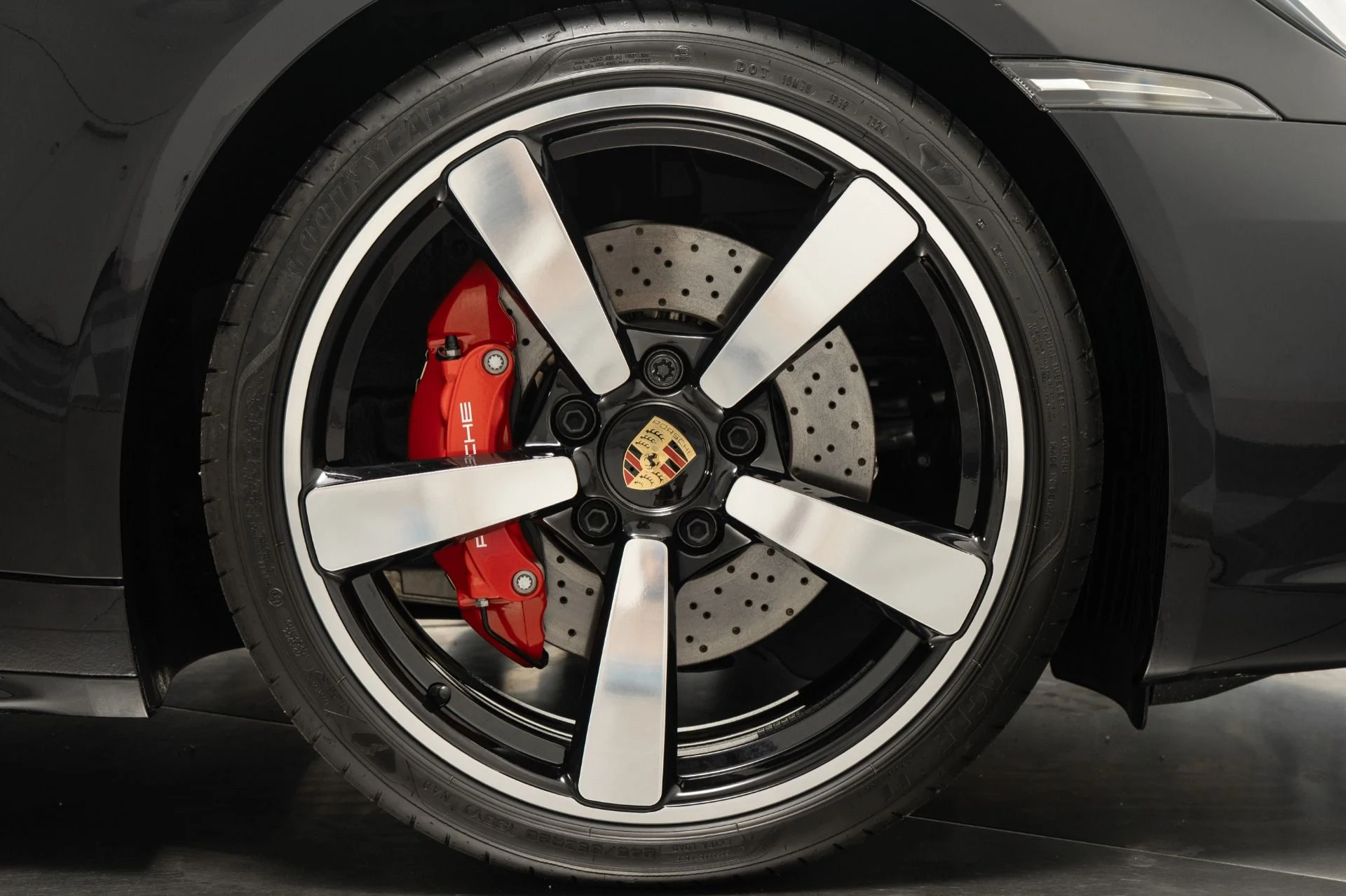 mph032_3126989380_Used_2024_Porsche_911_Targa_4_S_Low_Miles_Sport_Package_Premium_Package_1774034922_e2ff5c894d