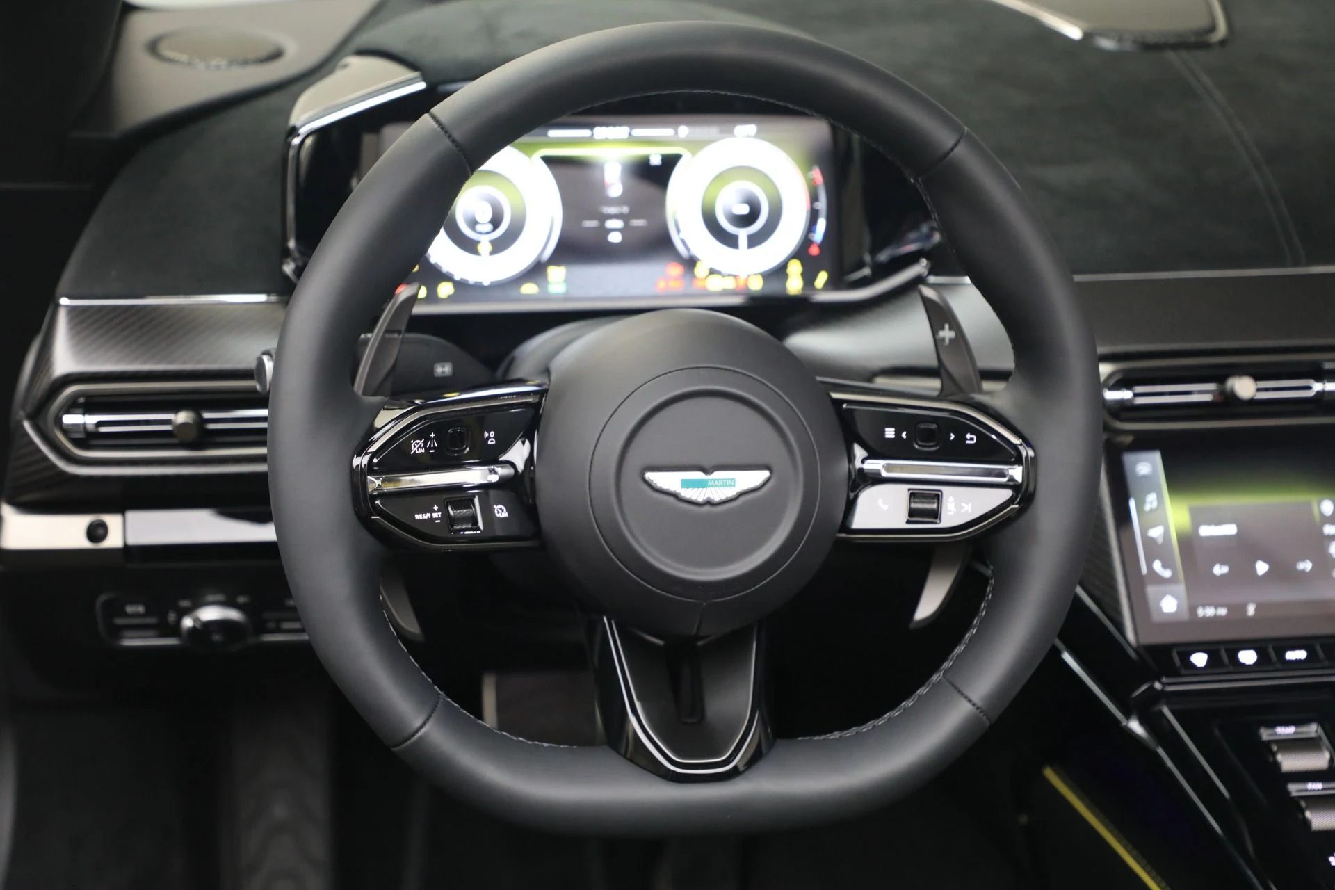 mph032_3142212087_New_2026_Aston_Martin_Vantage_S_Roadster_1776800186_a36d2efdf6