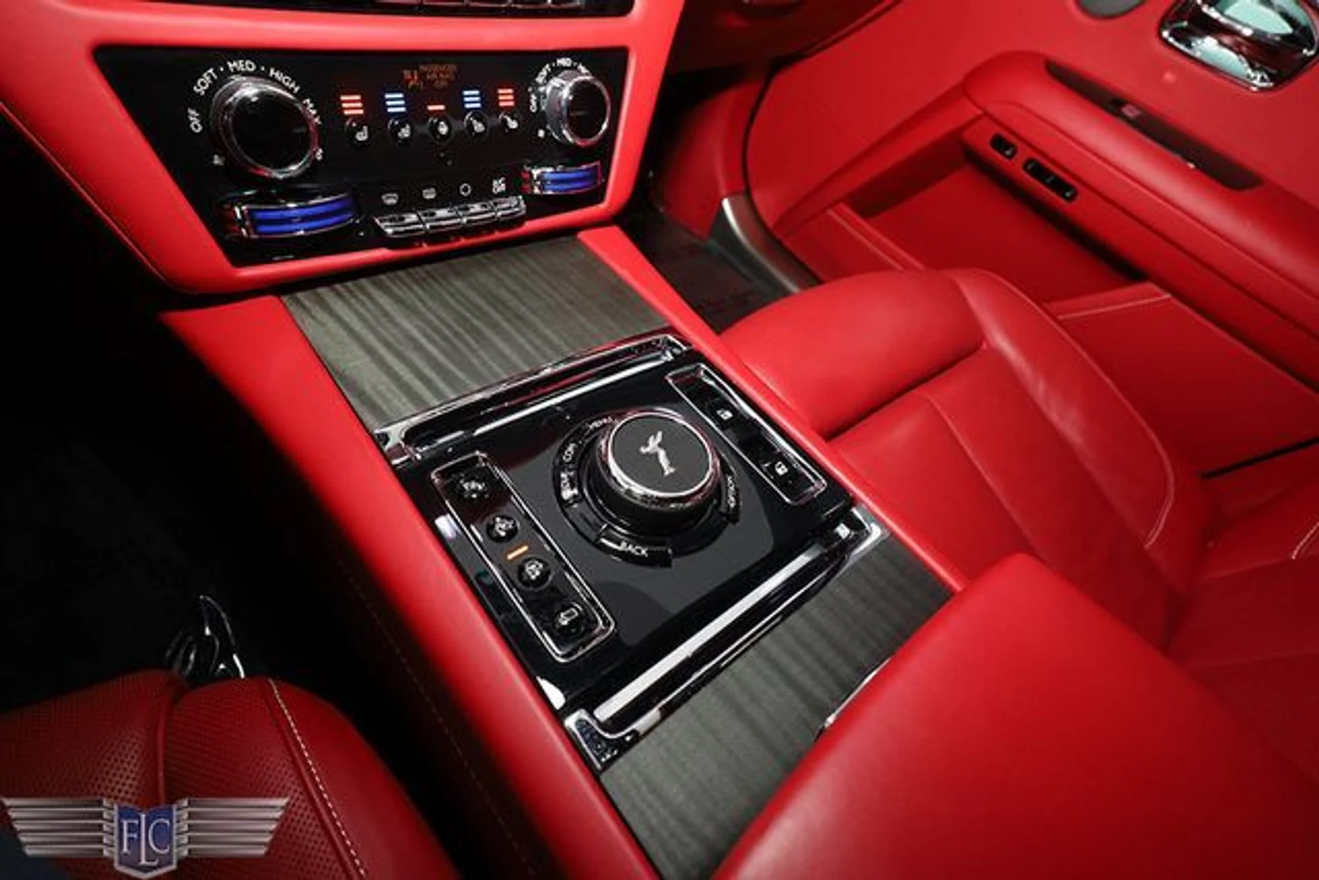 mph032_3146469638_used_2024_rolls_royce_ghost_sedan_6305_23068311_37_640_415e15976a