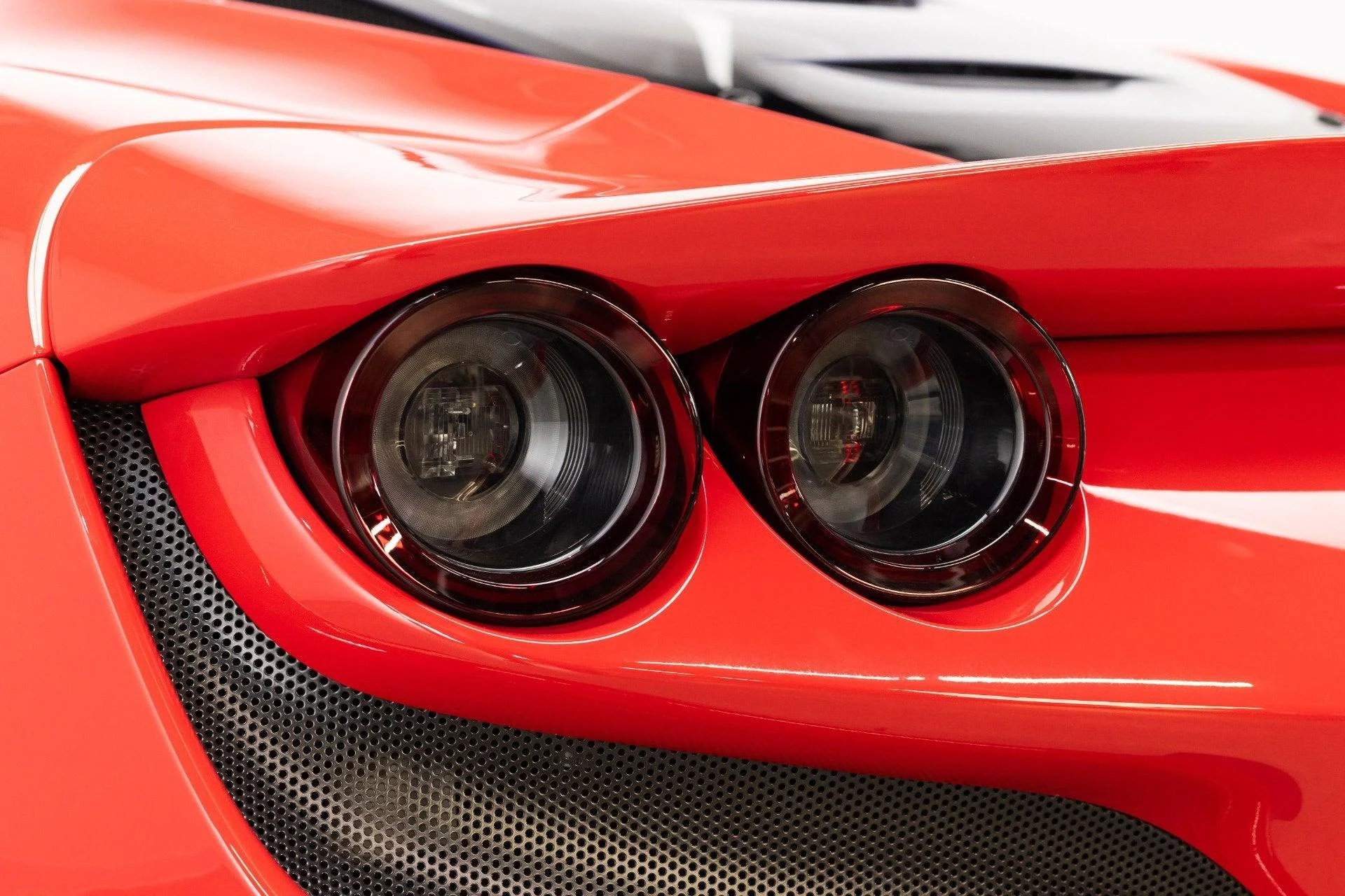 mph032_3152181342_Used_2020_Ferrari_F8_Tributo_1777367293_e8c4aec1c0