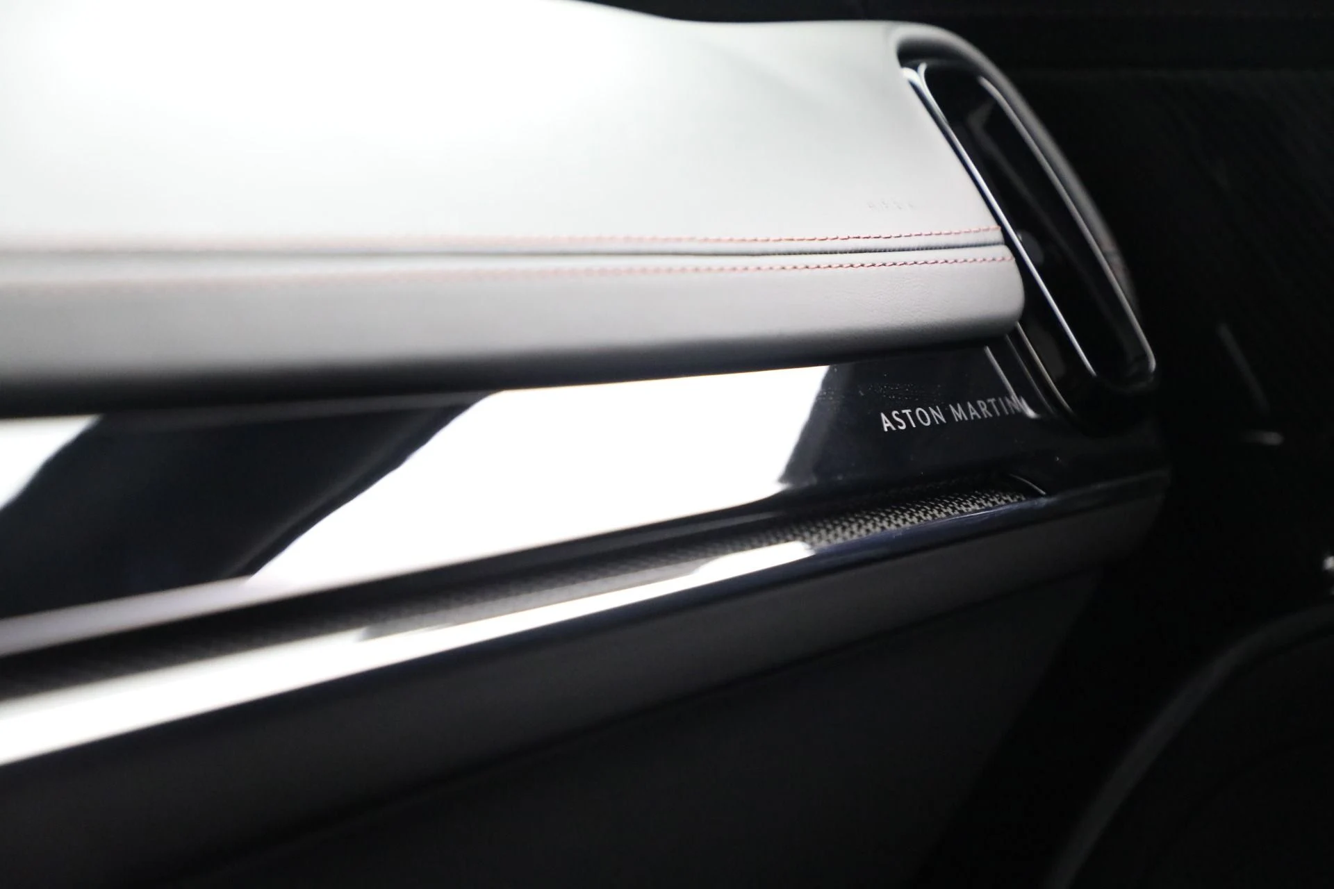 mph032_3153483014_New_2025_Aston_Martin_DBX_707_89d6626d27